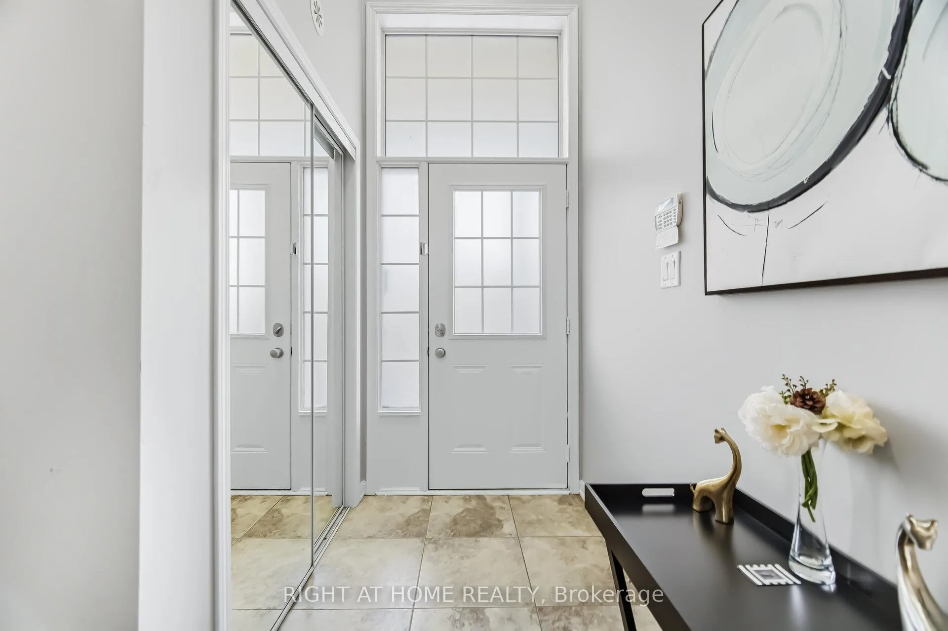 Photo 6 of 10 Vanhorne Close, Brampton, Northwest Brampton — HOMEH