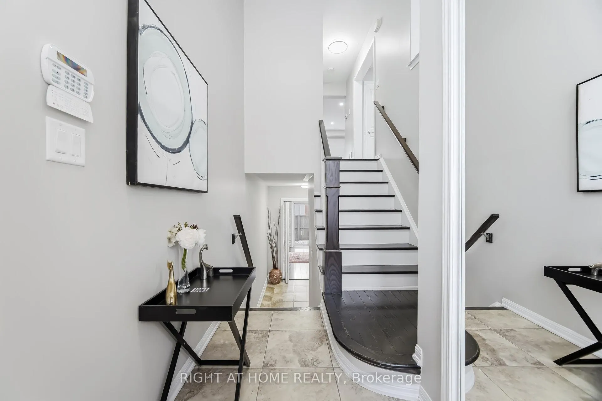 Photo 7 of 10 Vanhorne Close, Brampton, Northwest Brampton — HOMEH