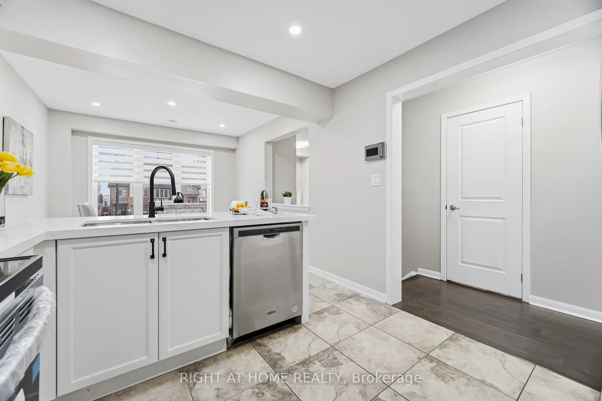 Photo 13 of 10 Vanhorne Close, Brampton, Northwest Brampton — HOMEH