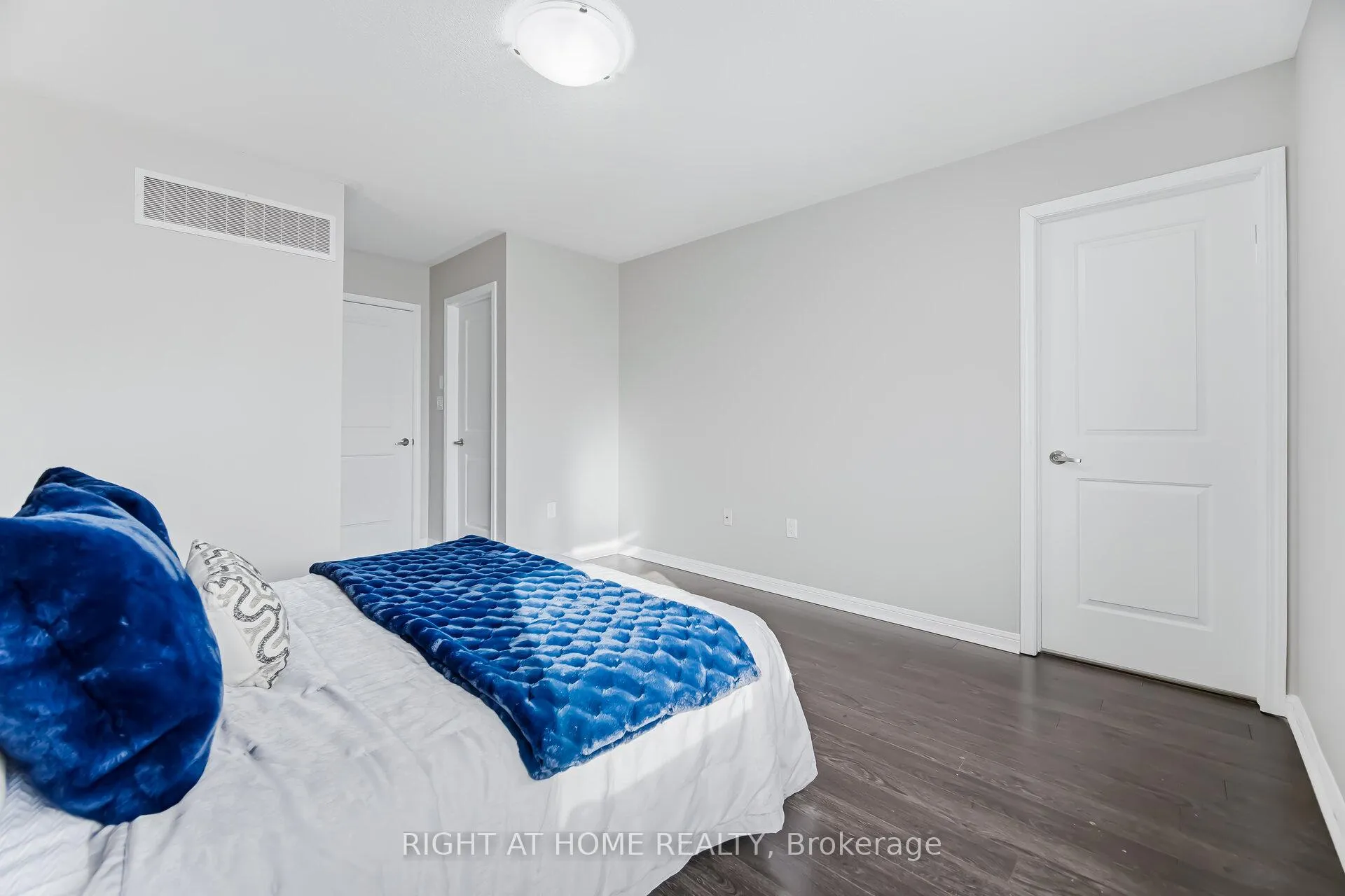 Photo 25 of 10 Vanhorne Close, Brampton, Northwest Brampton — HOMEH