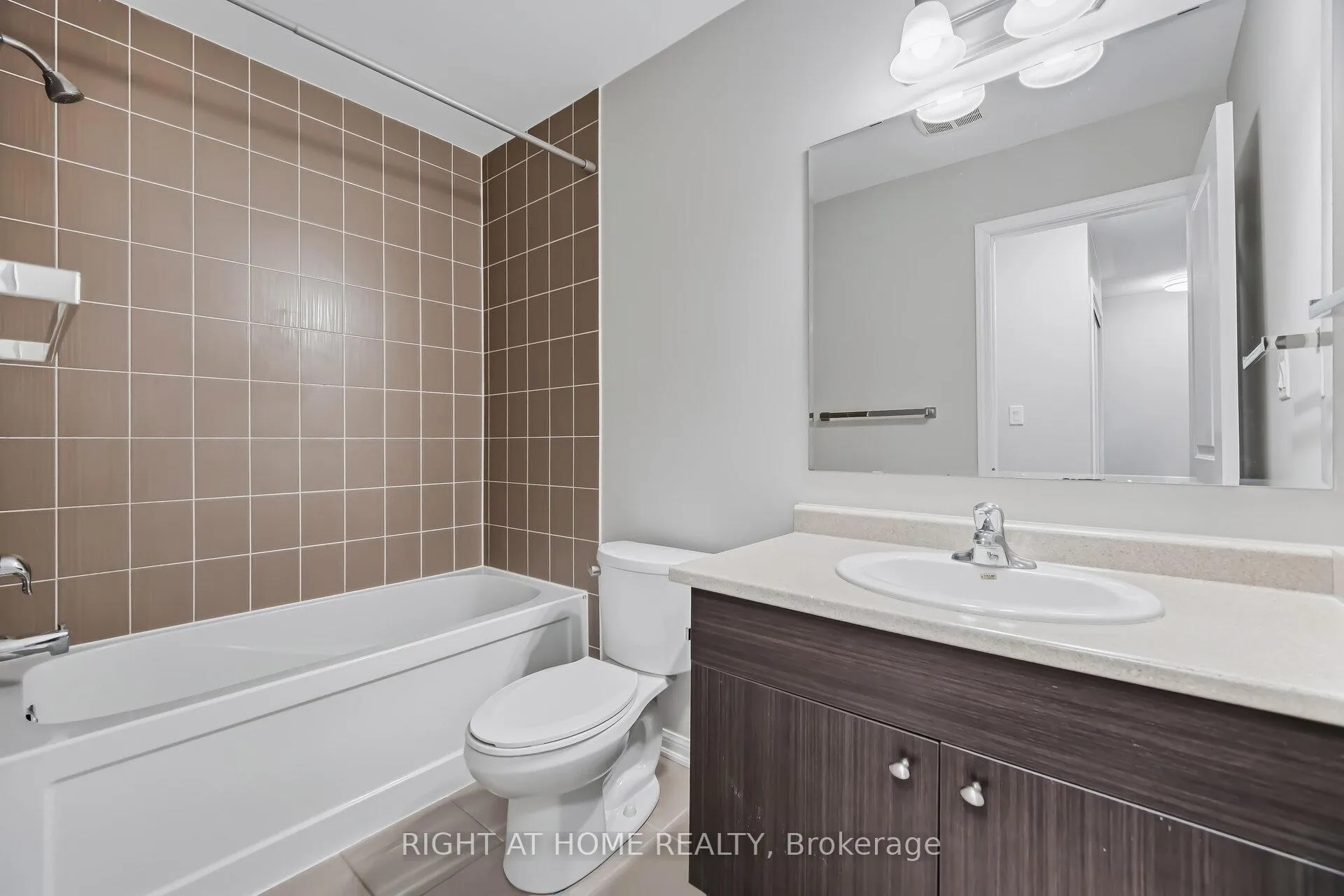 Photo 33 of 10 Vanhorne Close, Brampton, Northwest Brampton — HOMEH