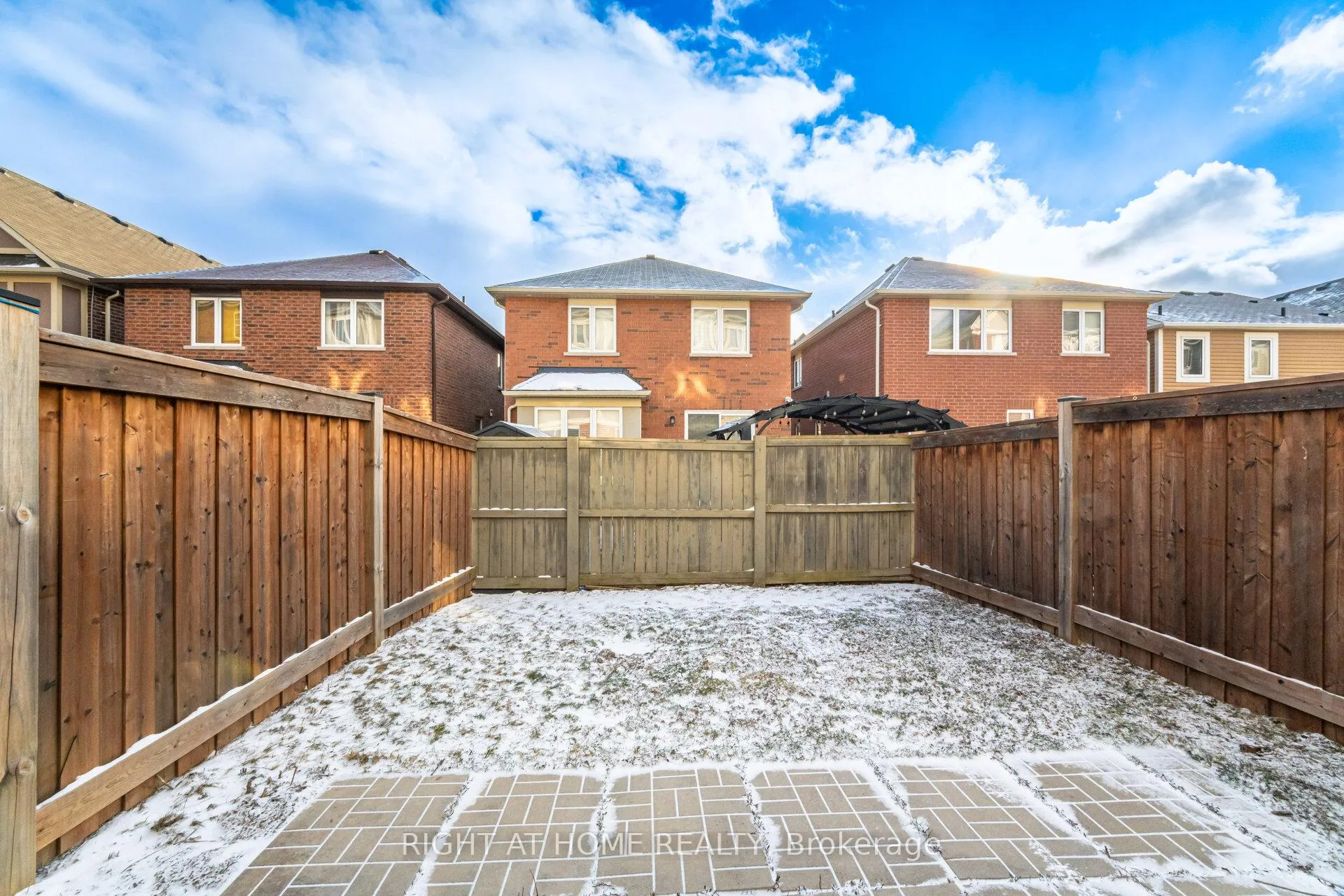 Photo 41 of 10 Vanhorne Close, Brampton, Northwest Brampton — HOMEH
