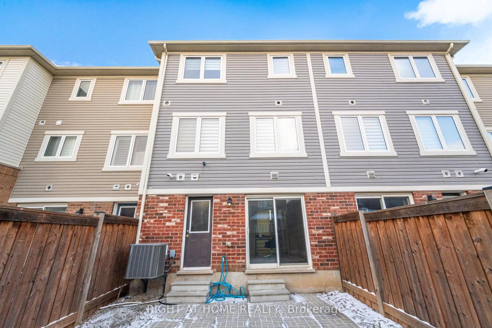 Photo 44 of 10 Vanhorne Close, Brampton, Northwest Brampton — HOMEH
