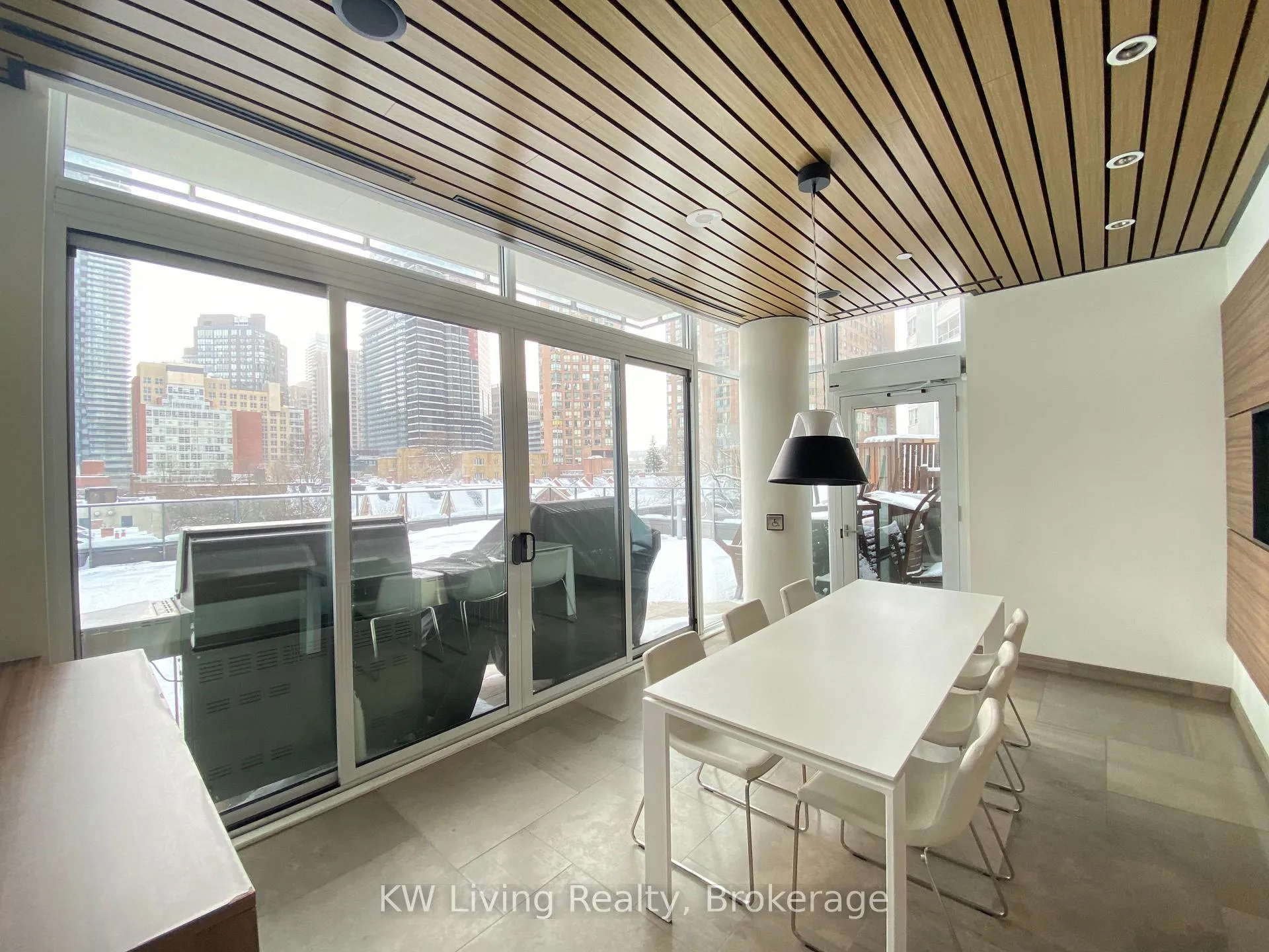 Photo 4 of Unit 306, 75 St Nicholas Street, Toronto, Bay Street Corridor — HOMEH