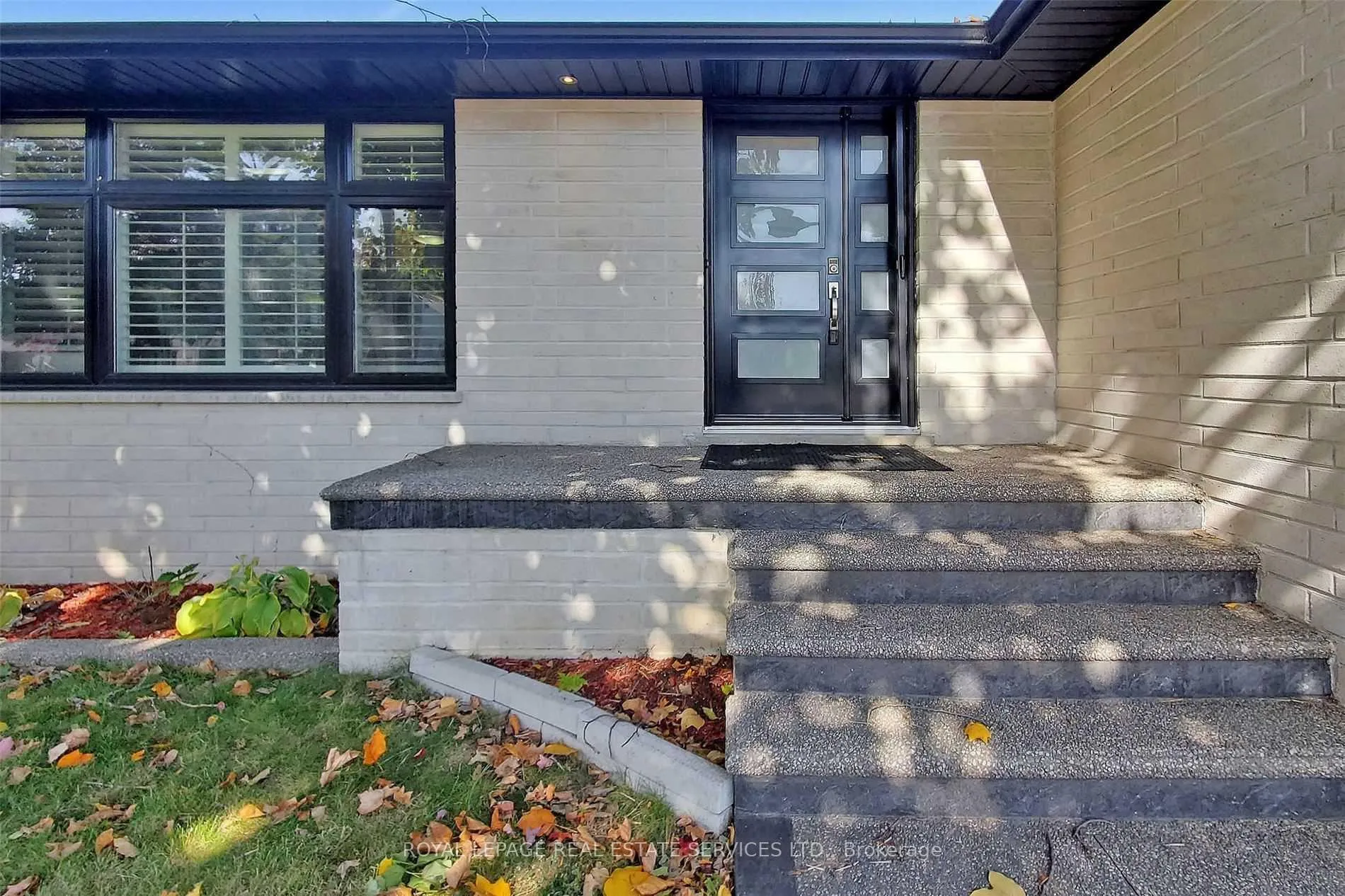 Photo 5 of 4 Mcmaster Avenue, Hamilton, Dundas — HOMEH