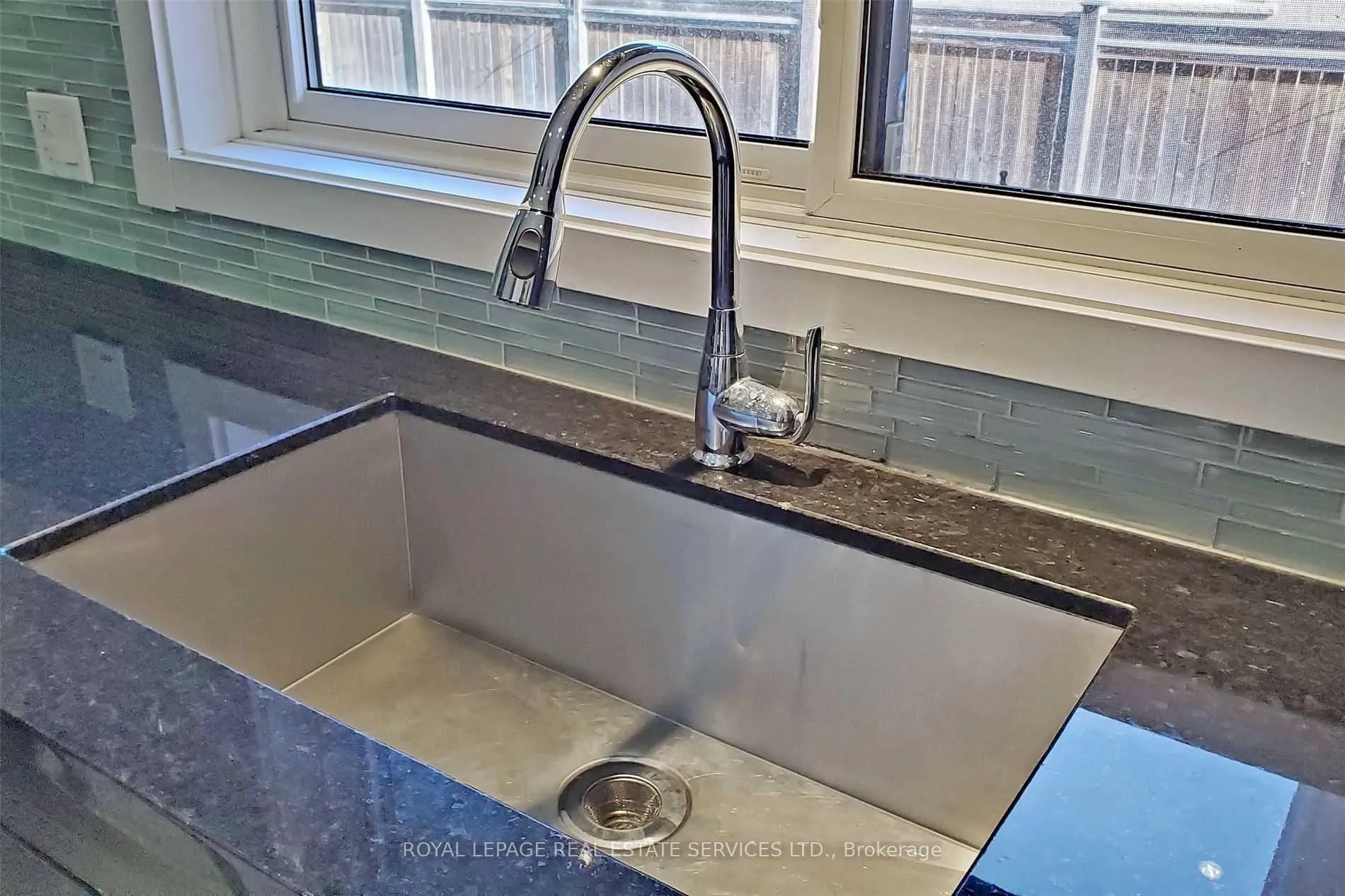 Photo 18 of 4 Mcmaster Avenue, Hamilton, Dundas — HOMEH