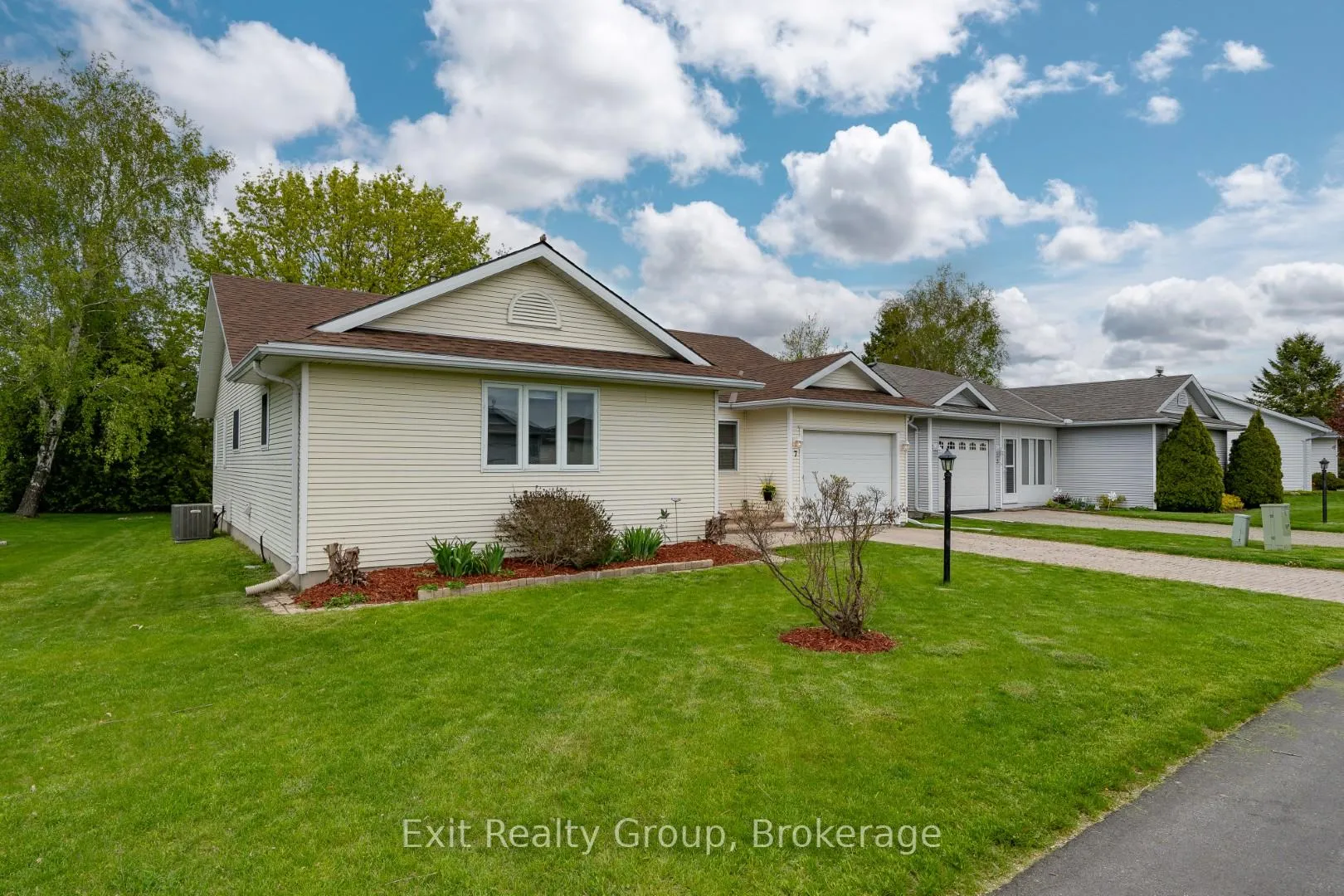 Photo 3 of 7 Cretney Drive, Prince Edward County, Wellington Ward — HOMEH