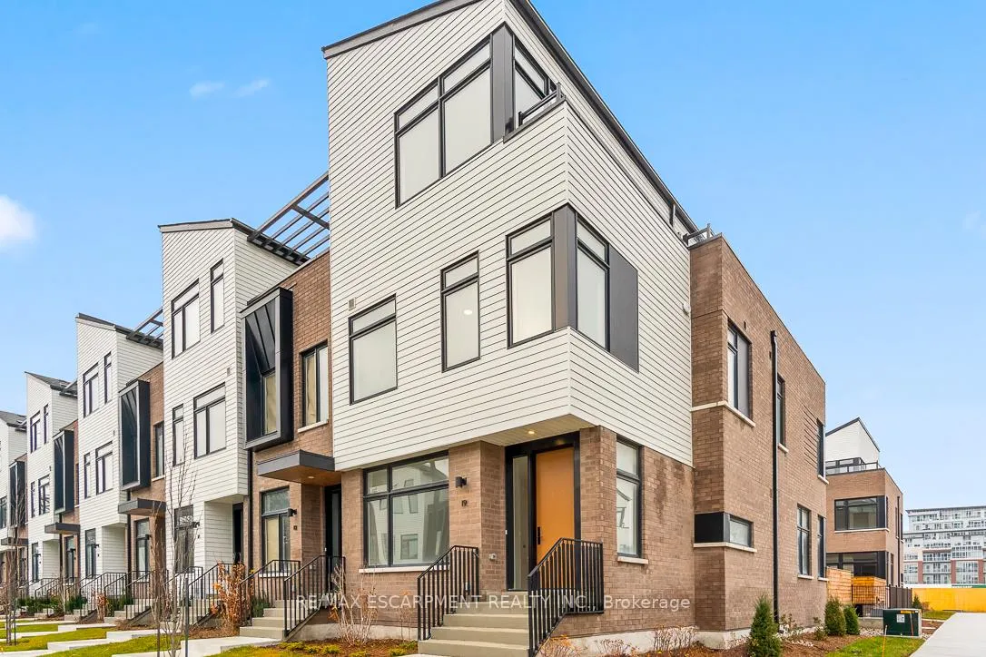 Front of Unit 19, 20 Lou Parsons Way