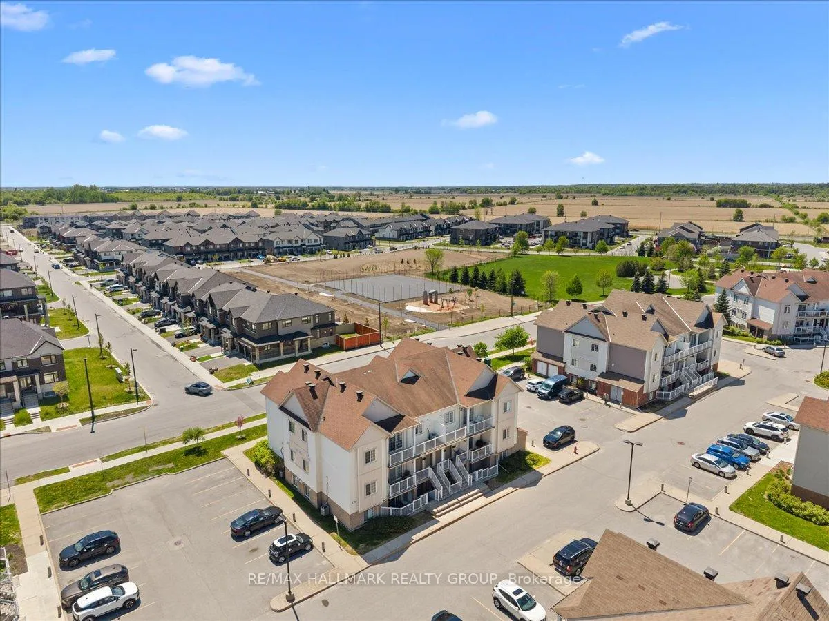 Photo 4 of Unit I, 102 Artesa Private, Ottawa, Kanata - Emerald Meadows/Trailwest — HOMEH