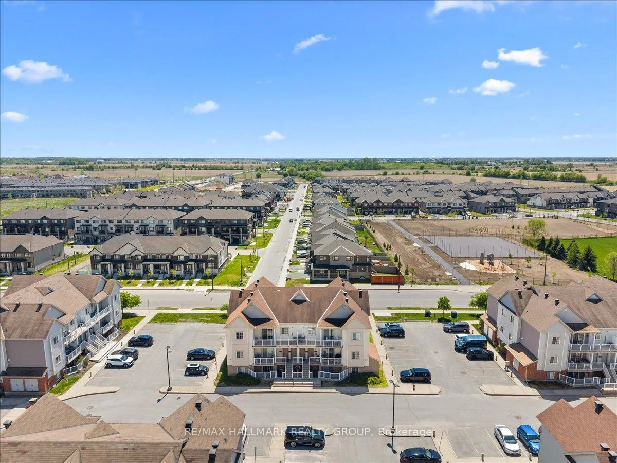 Photo 5 of Unit I, 102 Artesa Private, Ottawa, Kanata - Emerald Meadows/Trailwest — HOMEH