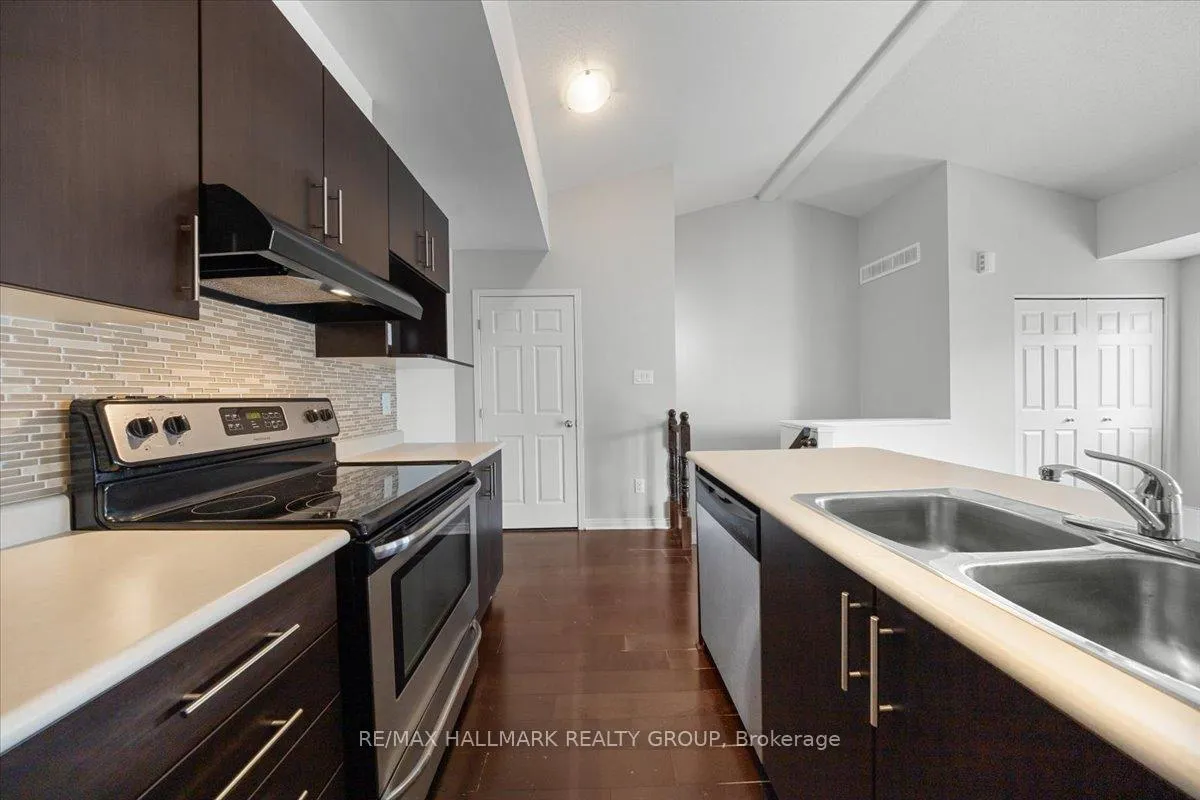 Photo 11 of Unit I, 102 Artesa Private, Ottawa, Kanata - Emerald Meadows/Trailwest — HOMEH
