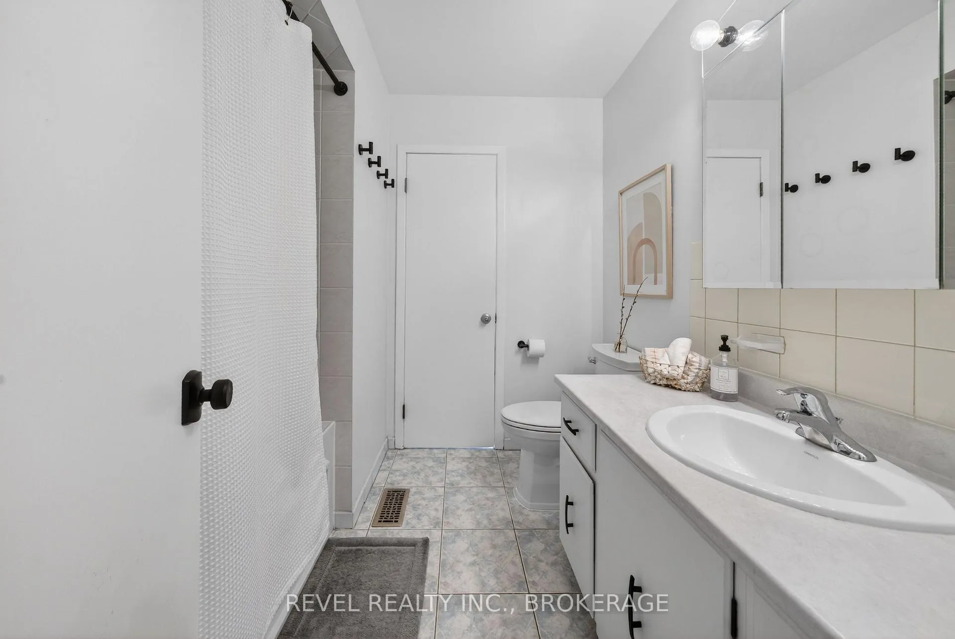 Photo 21 of 136 Braemar Road, Kingston, City Southwest — HOMEH