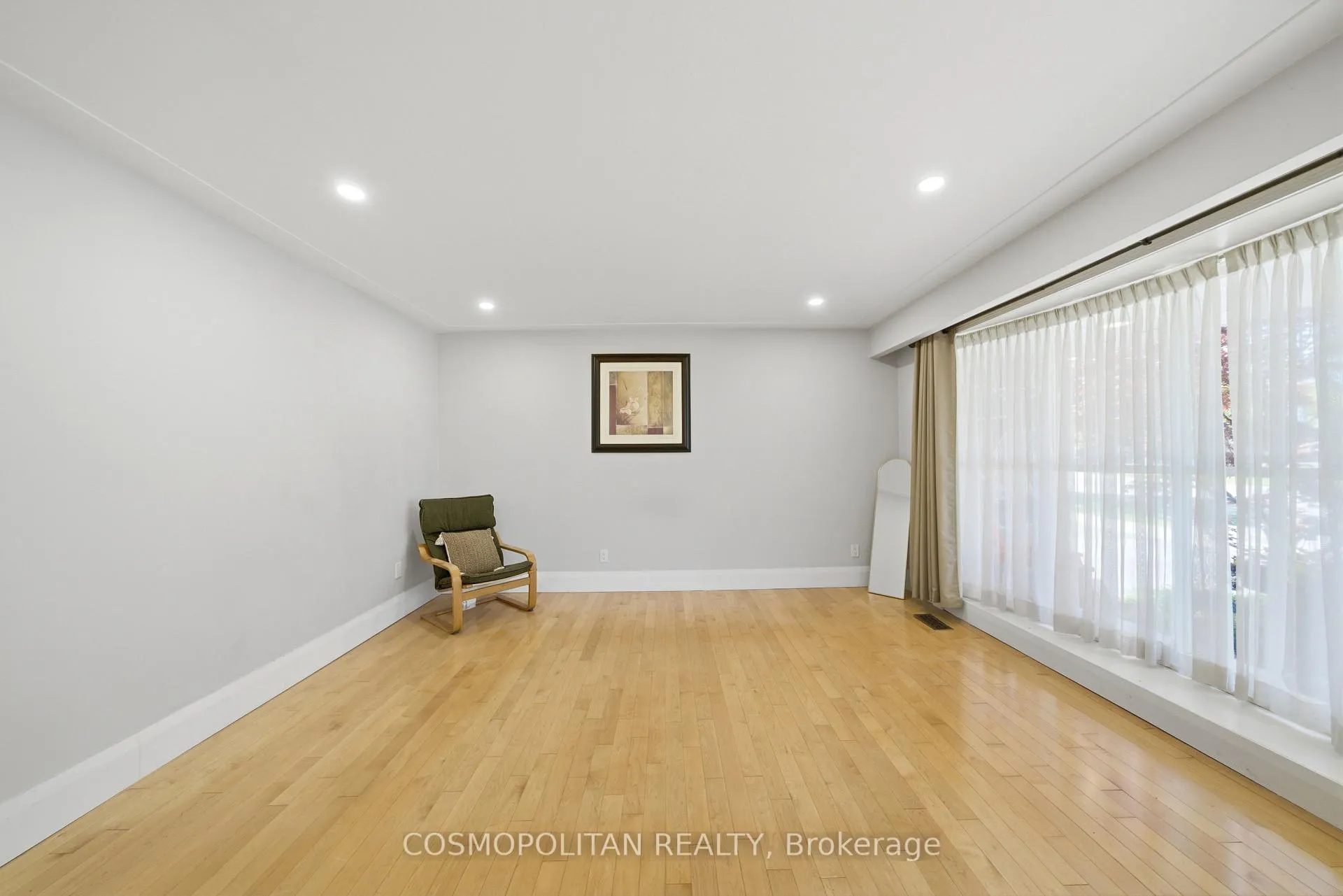 Photo 3 of 82 Stoney Brook Drive, Hamilton, Stoney Creek — HOMEH