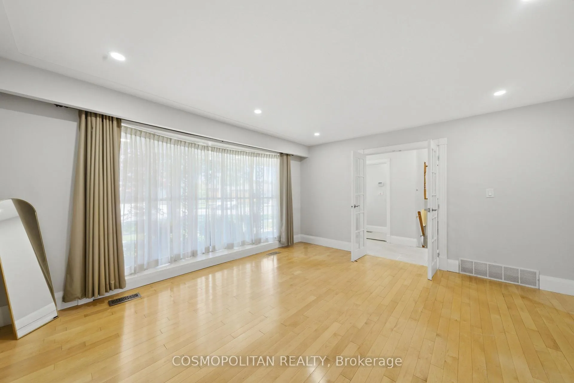 Photo 4 of 82 Stoney Brook Drive, Hamilton, Stoney Creek — HOMEH