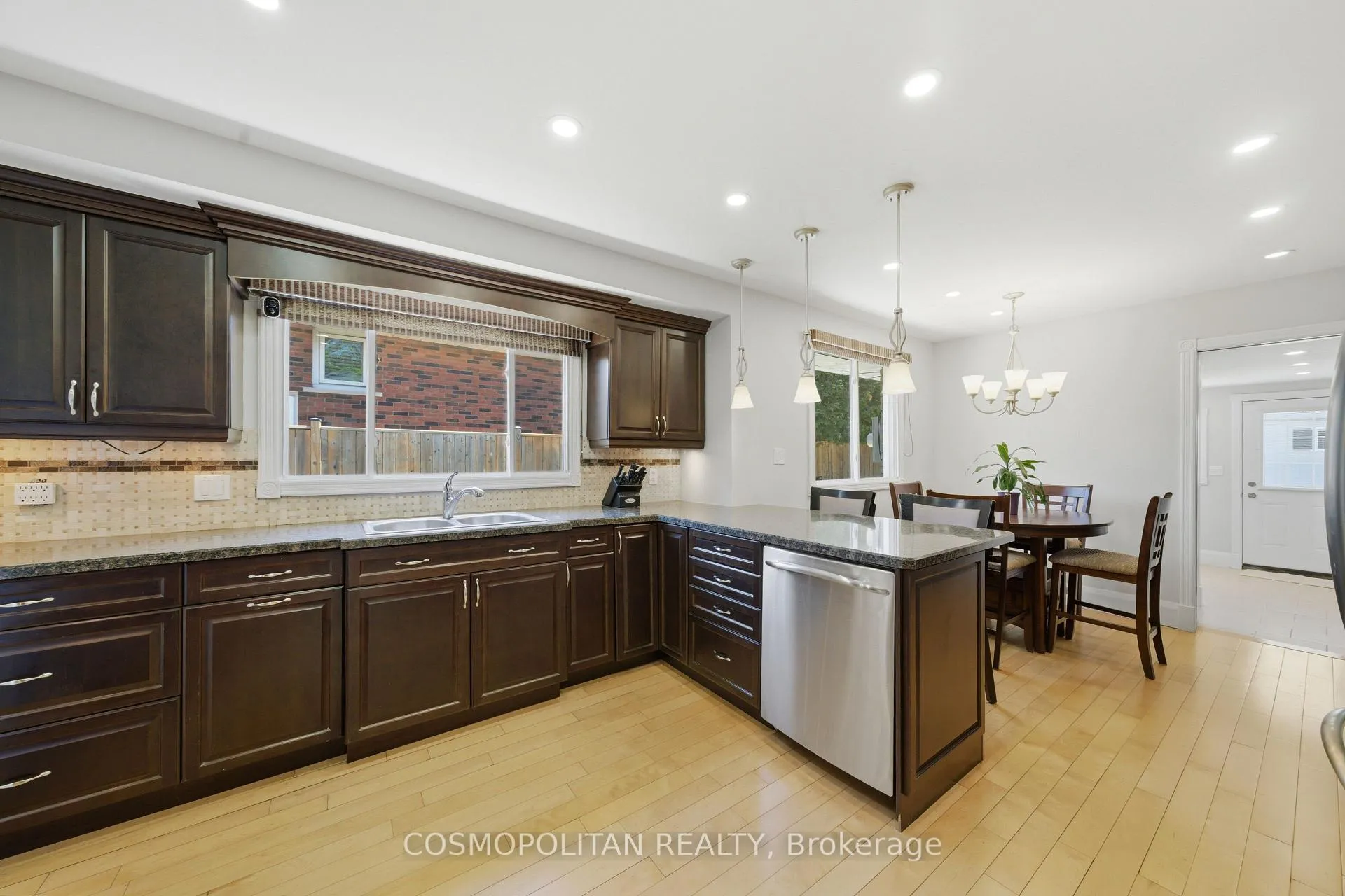 Photo 6 of 82 Stoney Brook Drive, Hamilton, Stoney Creek — HOMEH