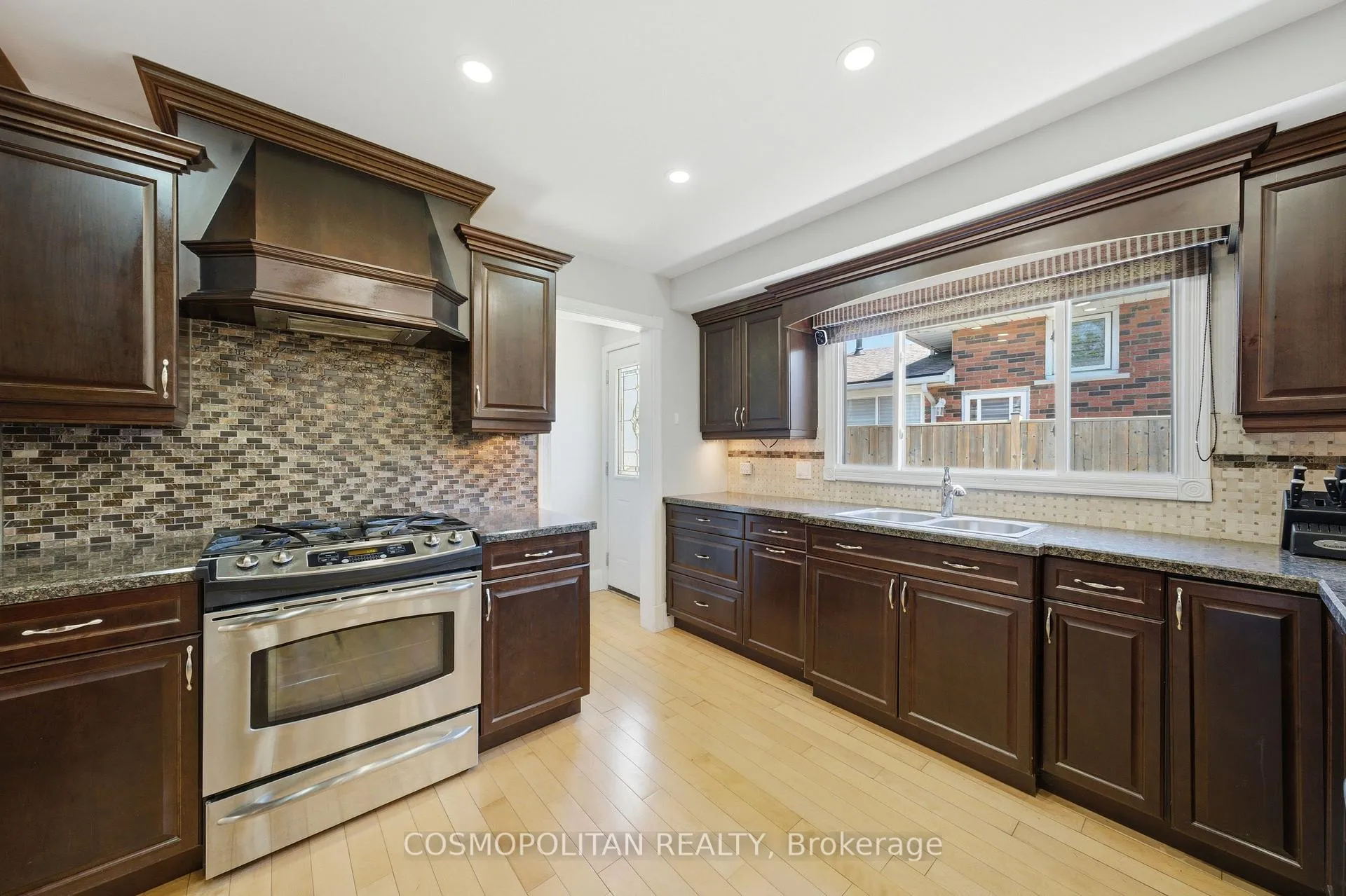 Photo 7 of 82 Stoney Brook Drive, Hamilton, Stoney Creek — HOMEH