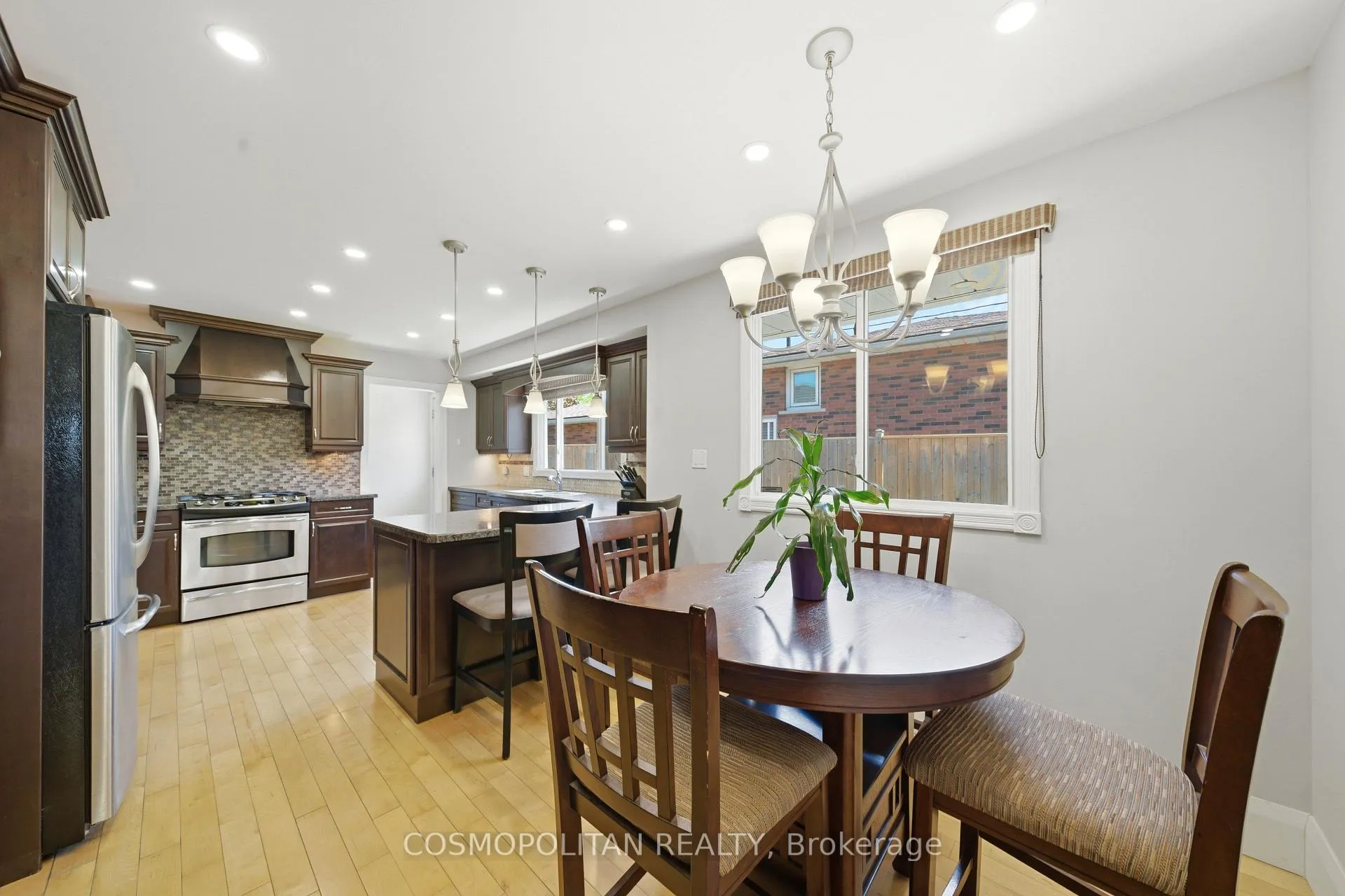 Photo 10 of 82 Stoney Brook Drive, Hamilton, Stoney Creek — HOMEH