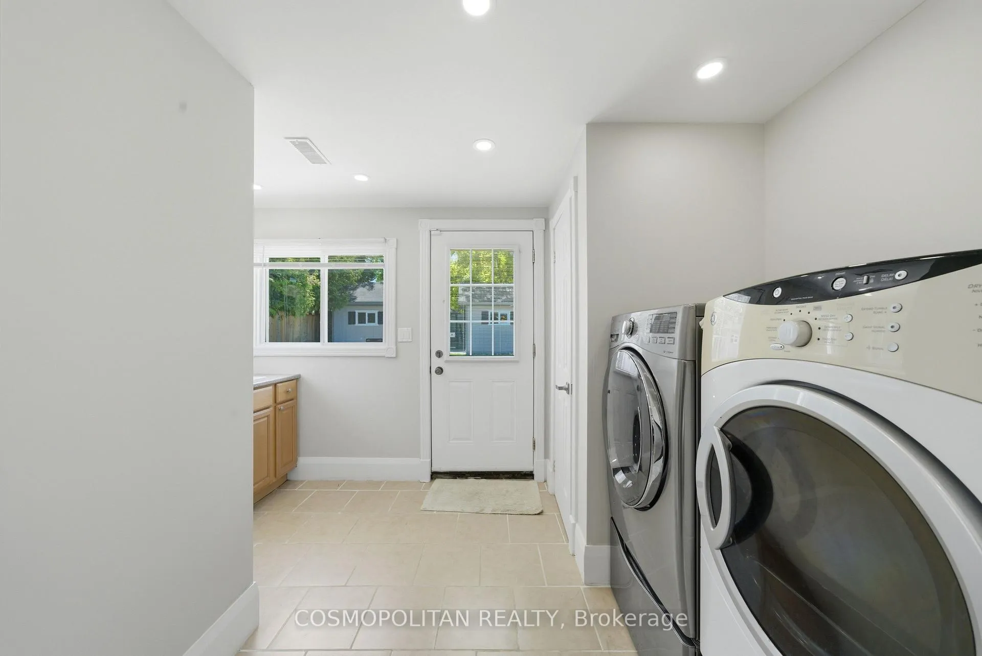 Photo 11 of 82 Stoney Brook Drive, Hamilton, Stoney Creek — HOMEH