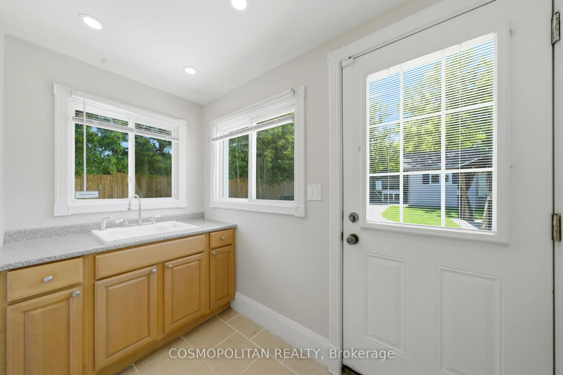 Photo 12 of 82 Stoney Brook Drive, Hamilton, Stoney Creek — HOMEH