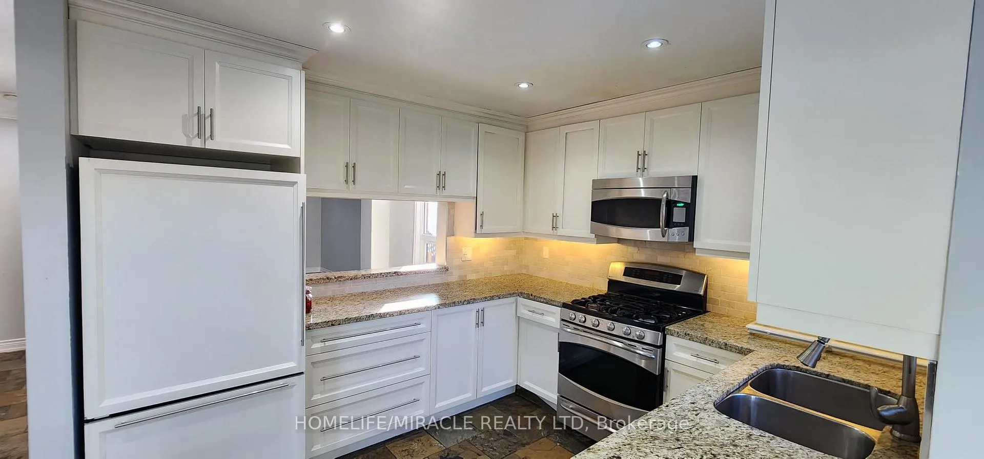 Photo 2 of 264 Wright Crescent, Ajax, Central — HOMEH