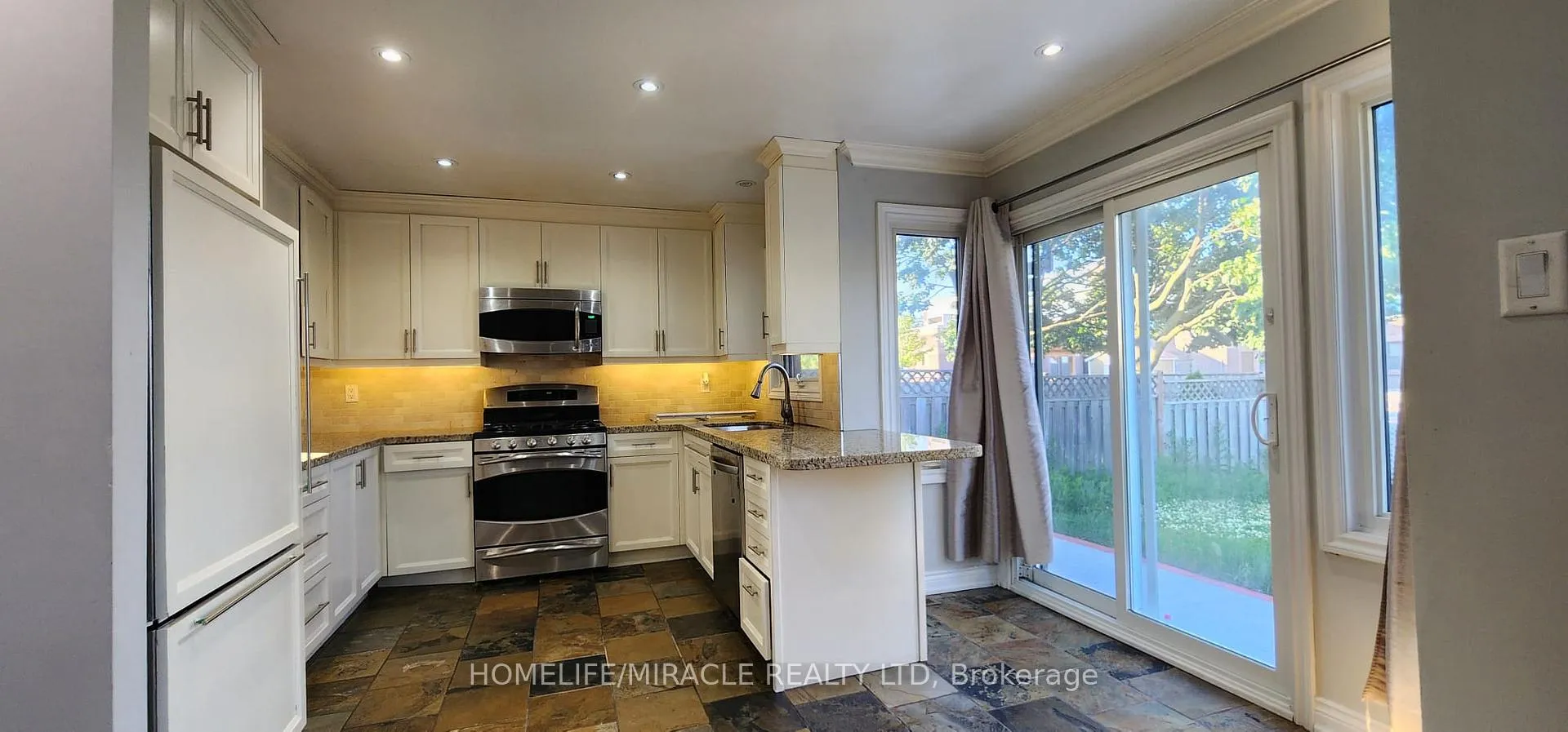 Photo 3 of 264 Wright Crescent, Ajax, Central — HOMEH