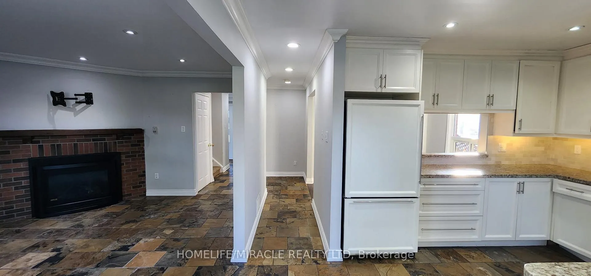 Photo 6 of 264 Wright Crescent, Ajax, Central — HOMEH