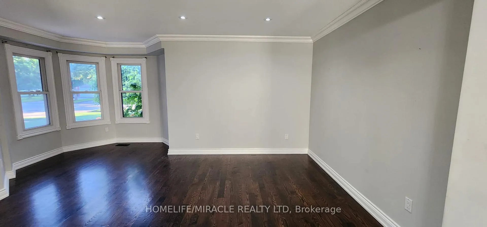 Photo 9 of 264 Wright Crescent, Ajax, Central — HOMEH