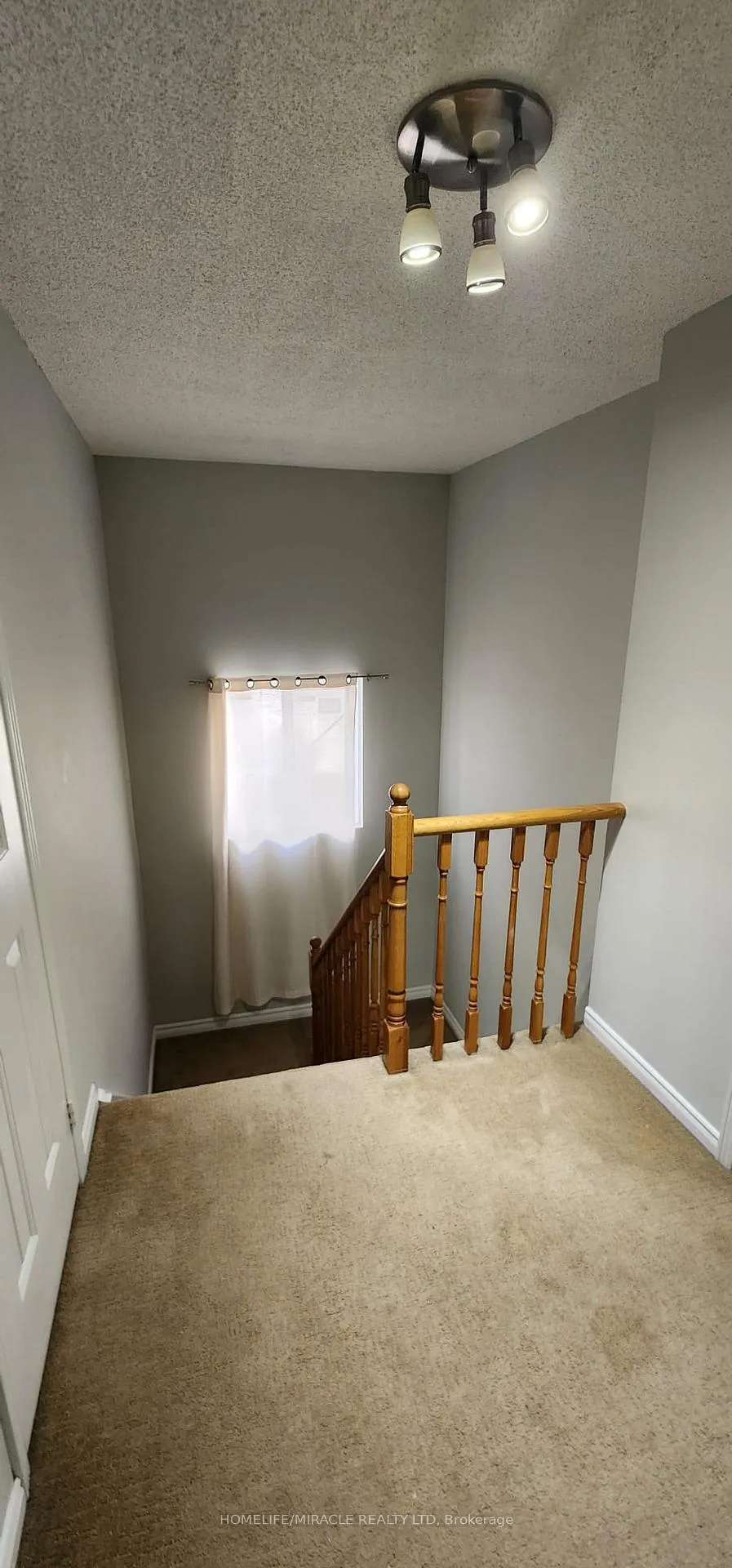 Photo 12 of 264 Wright Crescent, Ajax, Central — HOMEH
