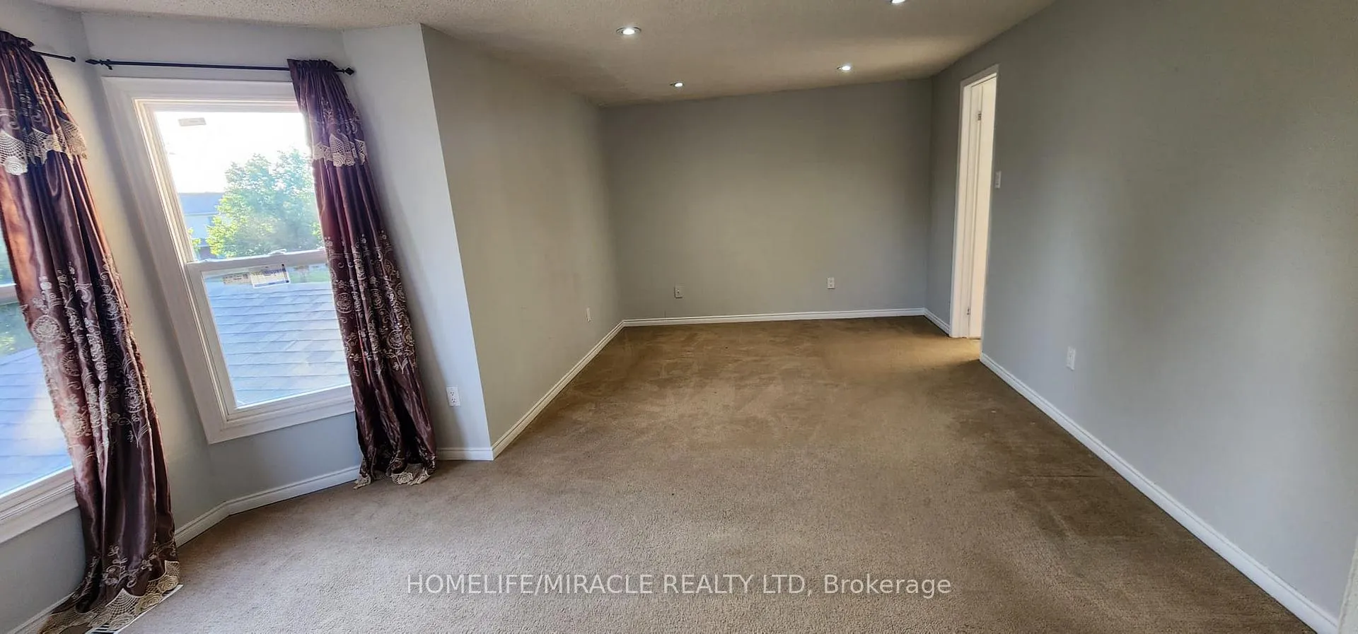 Photo 14 of 264 Wright Crescent, Ajax, Central — HOMEH