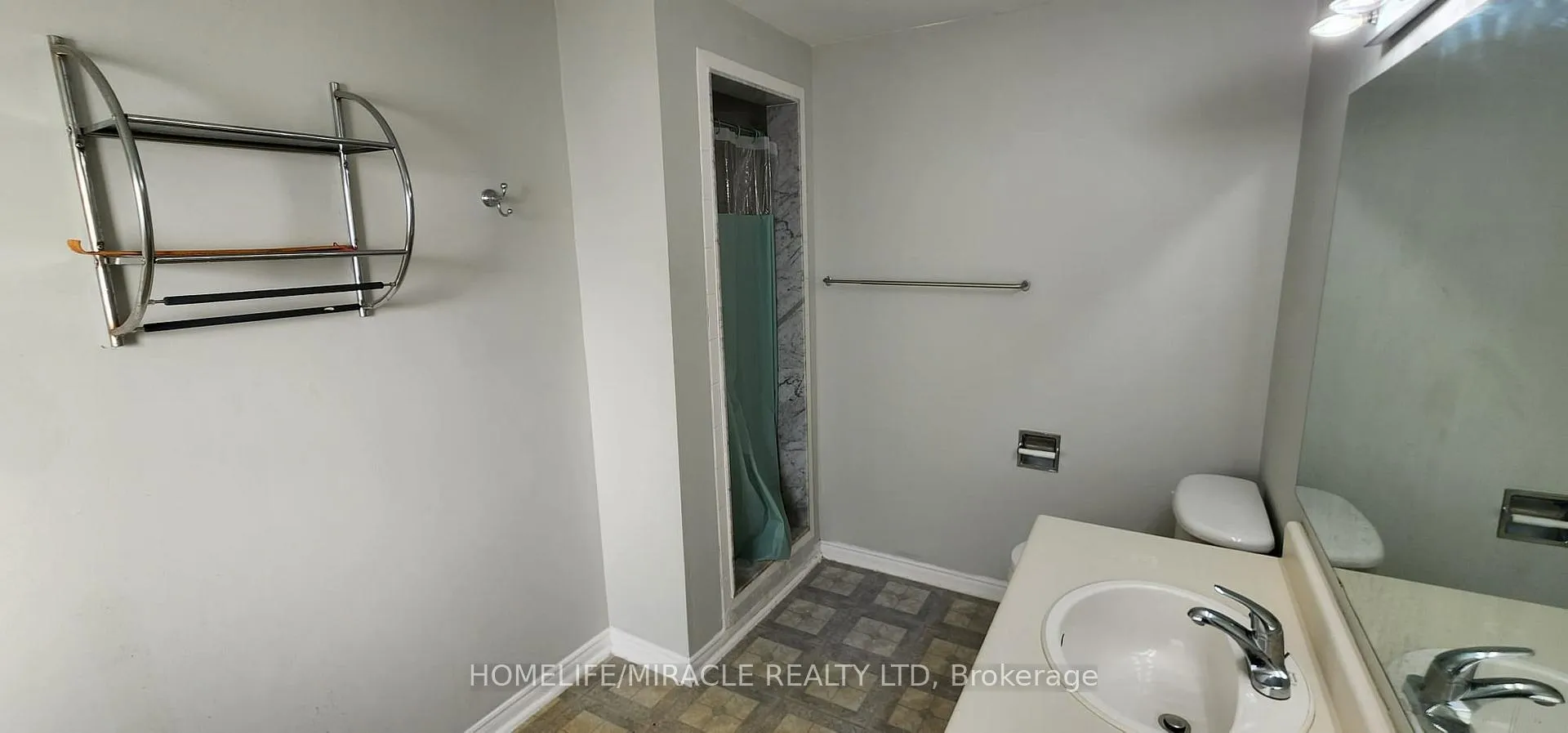 Photo 16 of 264 Wright Crescent, Ajax, Central — HOMEH