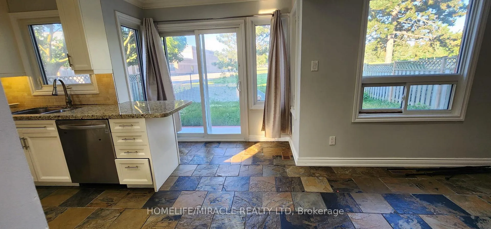 Photo 23 of 264 Wright Crescent, Ajax, Central — HOMEH