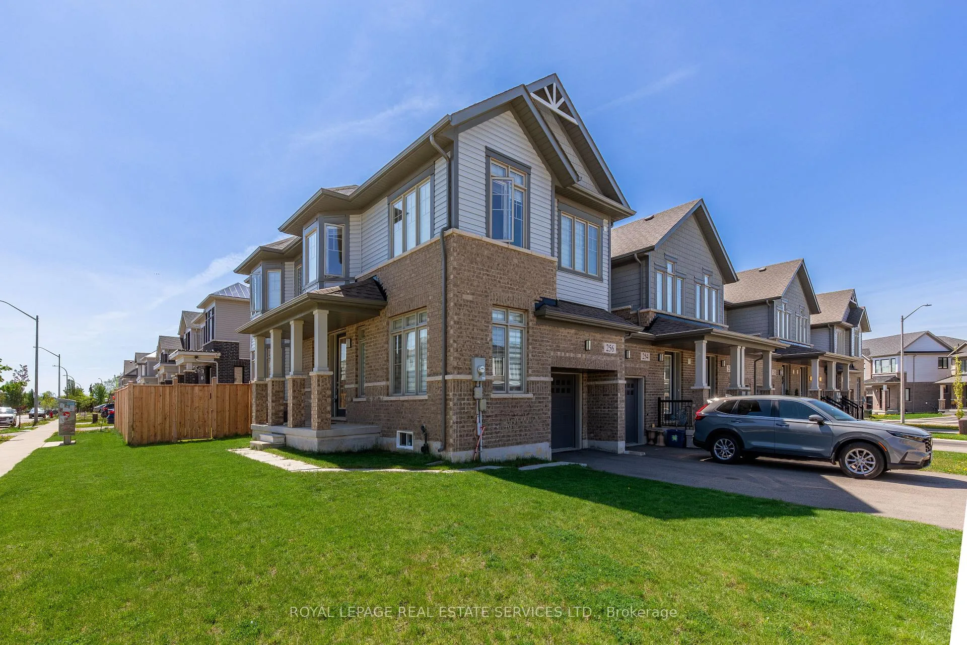 Photo 2 of 256 Rosebury Way, Hamilton, Mount Hope — HOMEH
