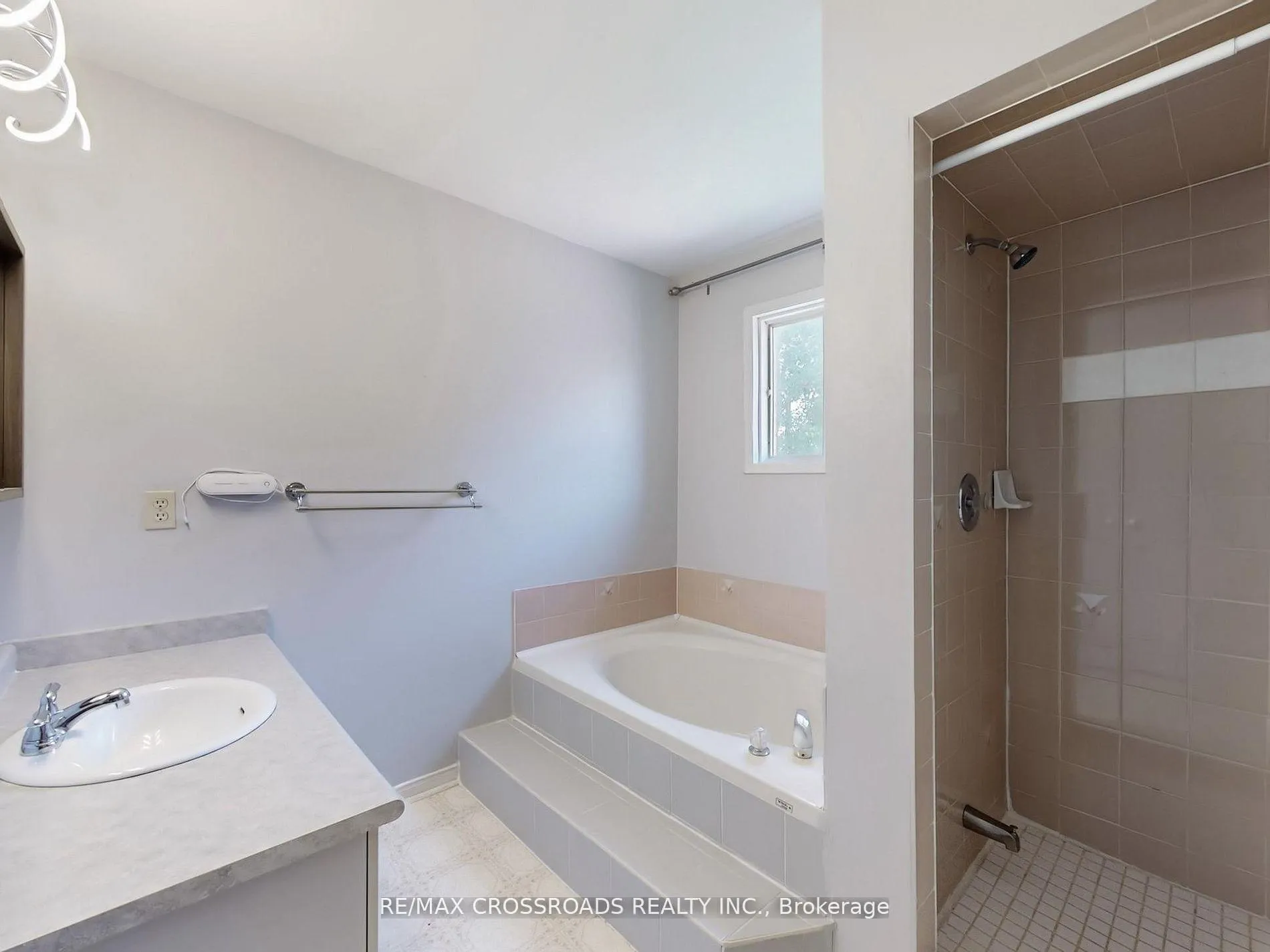 Photo 17 of 35 Forest Grove Drive, Whitby, Pringle Creek — HOMEH