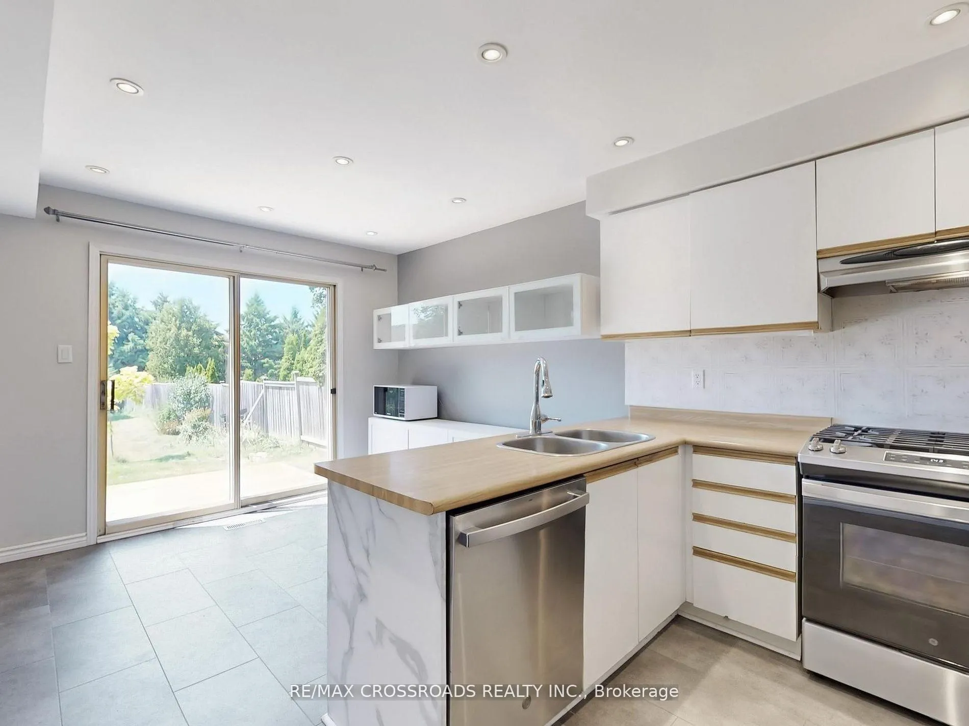 Photo 34 of 35 Forest Grove Drive, Whitby, Pringle Creek — HOMEH