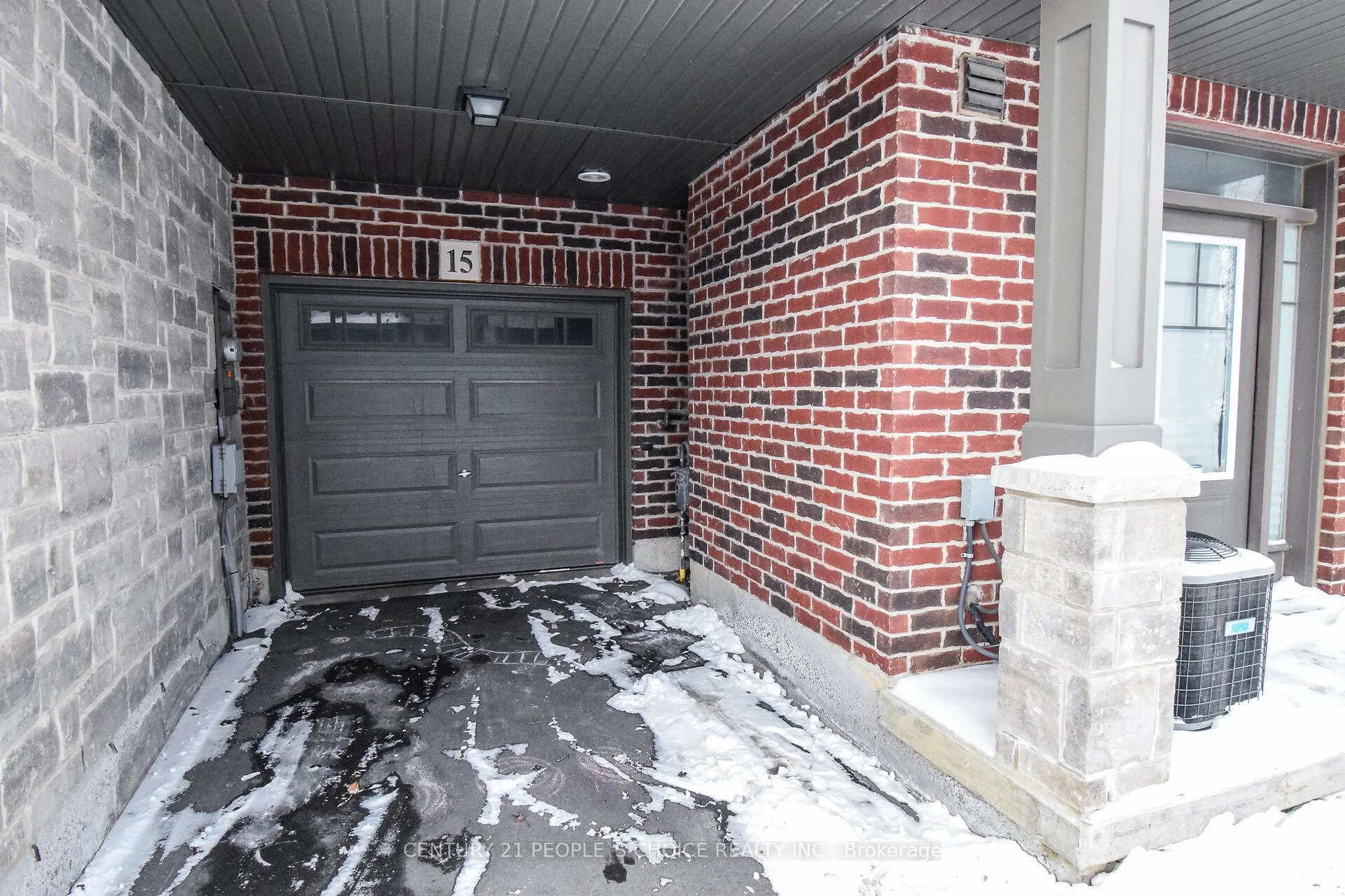 Photo 3 of 15 Hoffman Lane, Hamilton, Ancaster — HOMEH