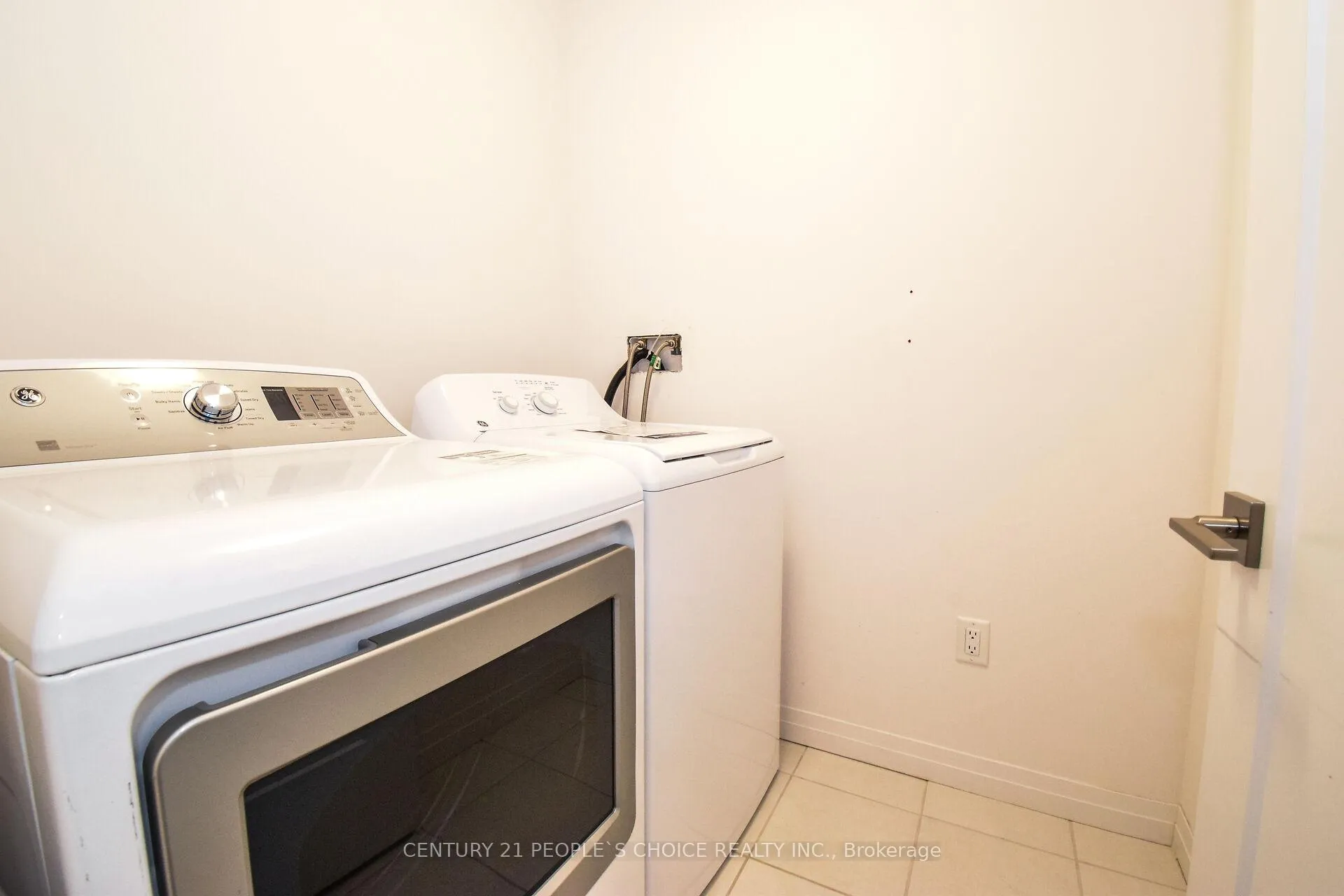 Photo 26 of 15 Hoffman Lane, Hamilton, Ancaster — HOMEH