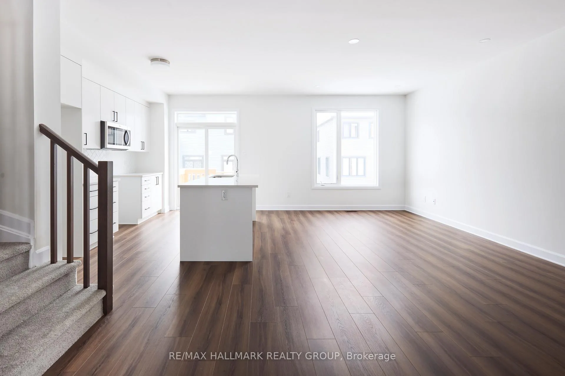 Photo 4 of 578 Roundhouse Crescent, Ottawa, Stittsville (South) — HOMEH