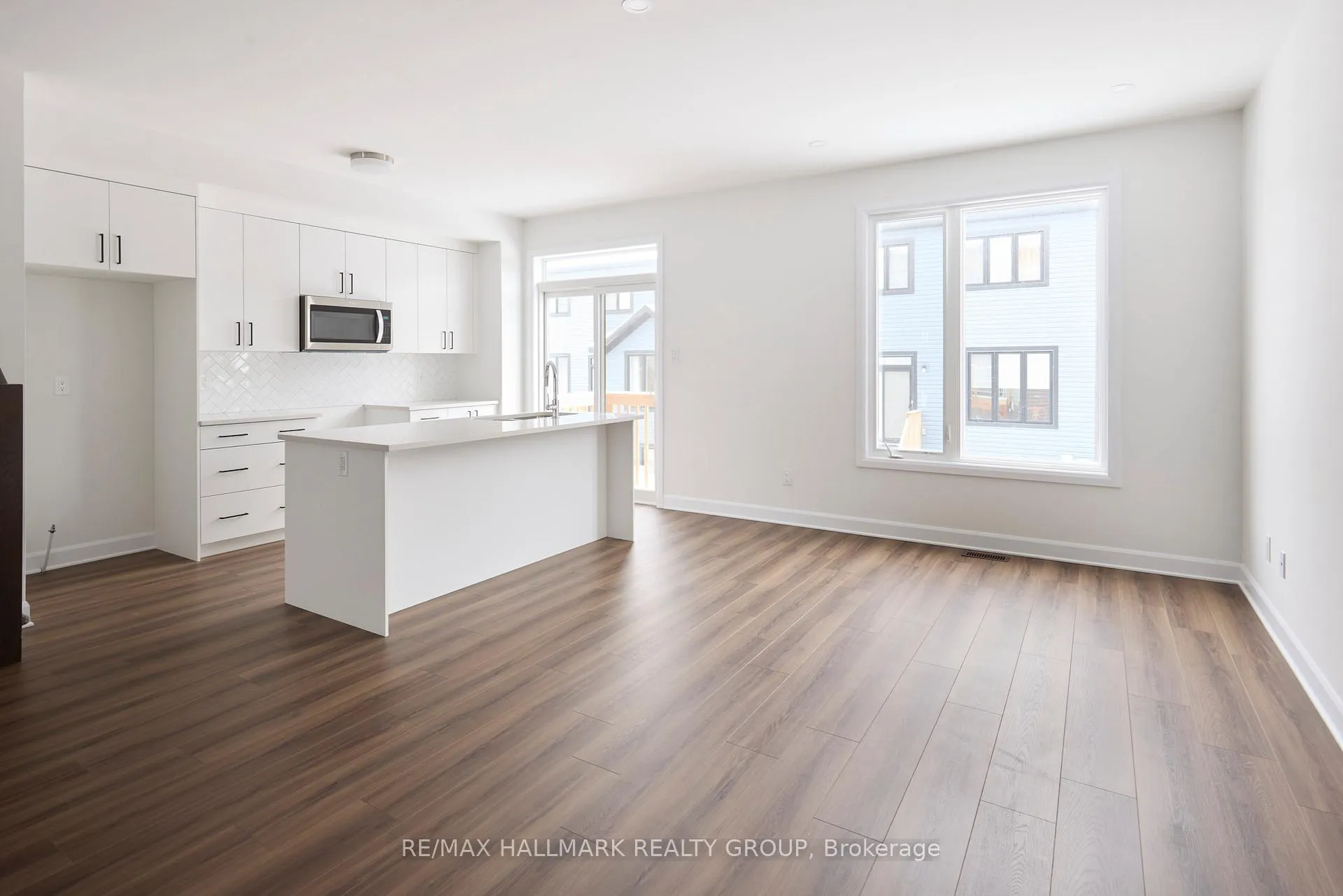 Photo 6 of 578 Roundhouse Crescent, Ottawa, Stittsville (South) — HOMEH