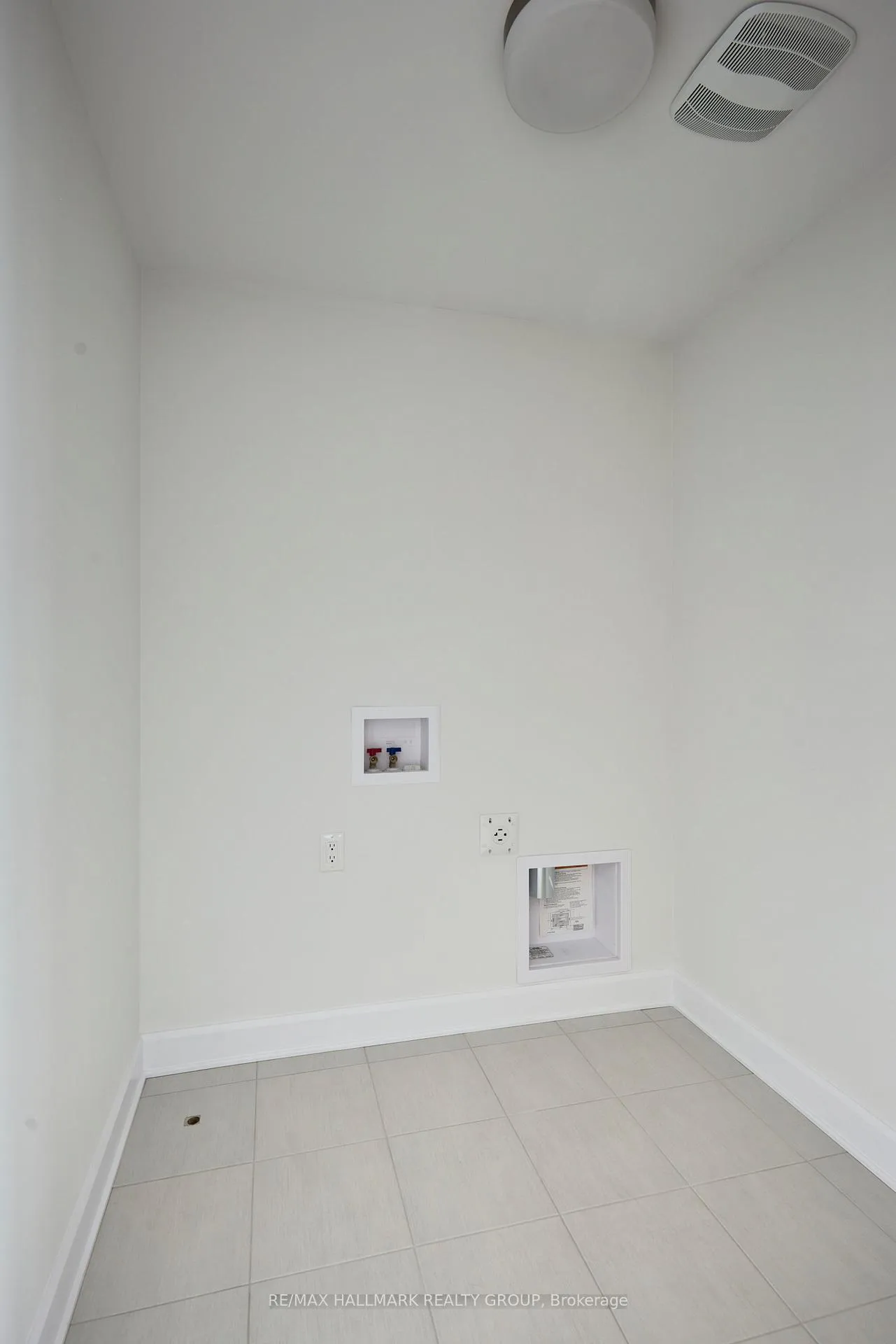 Photo 14 of 578 Roundhouse Crescent, Ottawa, Stittsville (South) — HOMEH