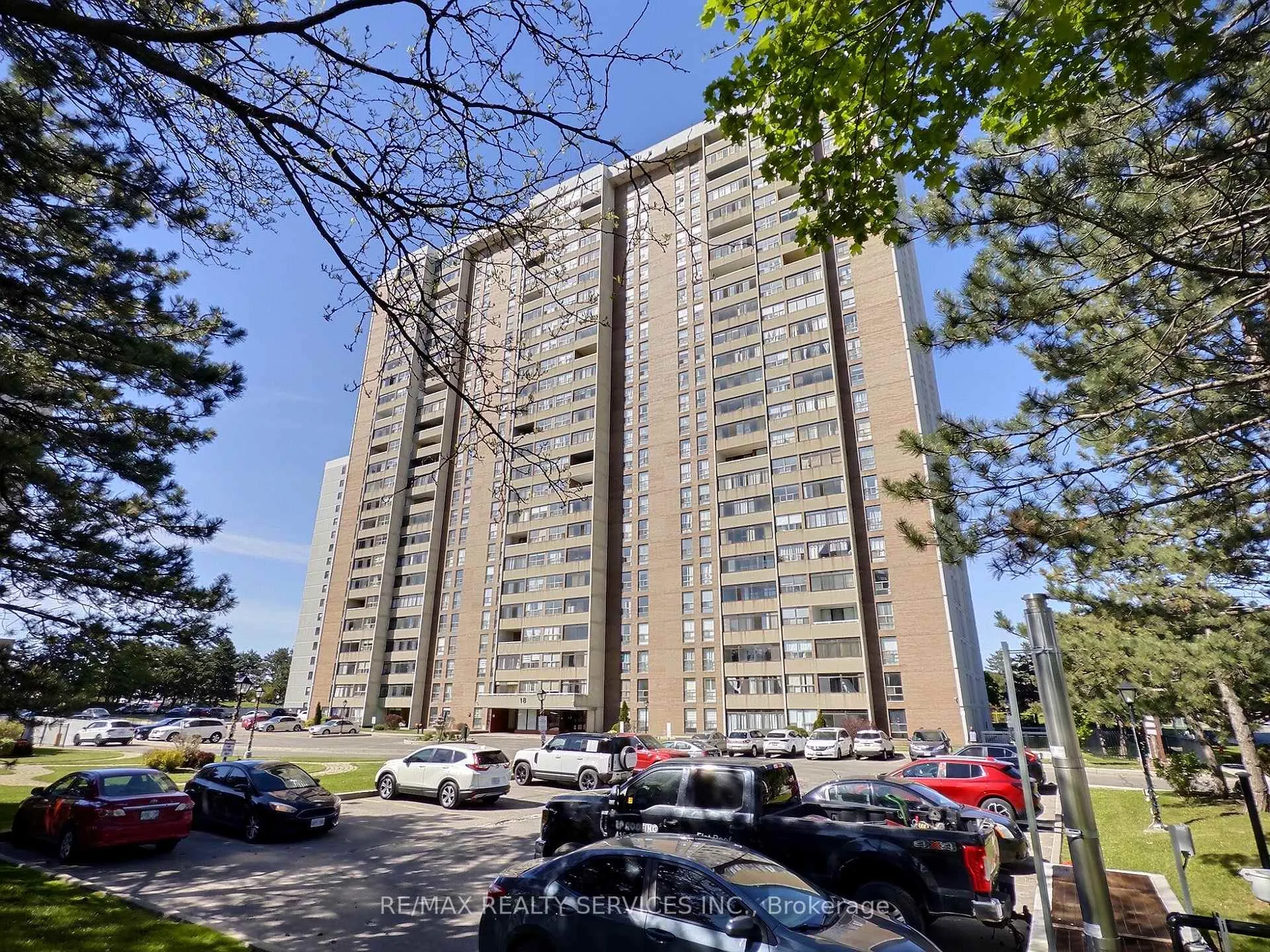 Front of Unit 1812, 18 Knightsbridge Road