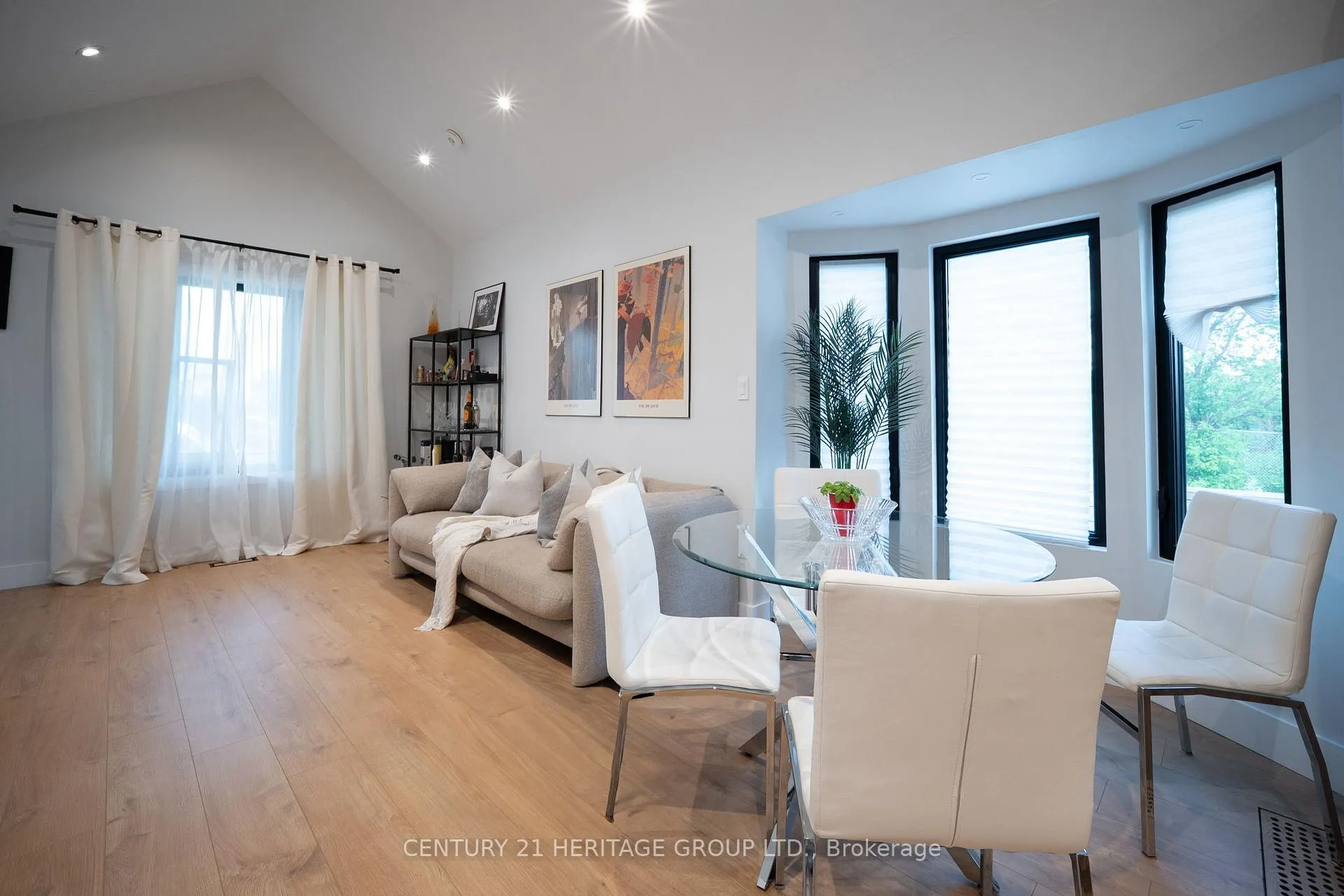 Photo 8 of 236 Macaulay Street E, Hamilton, North End — HOMEH