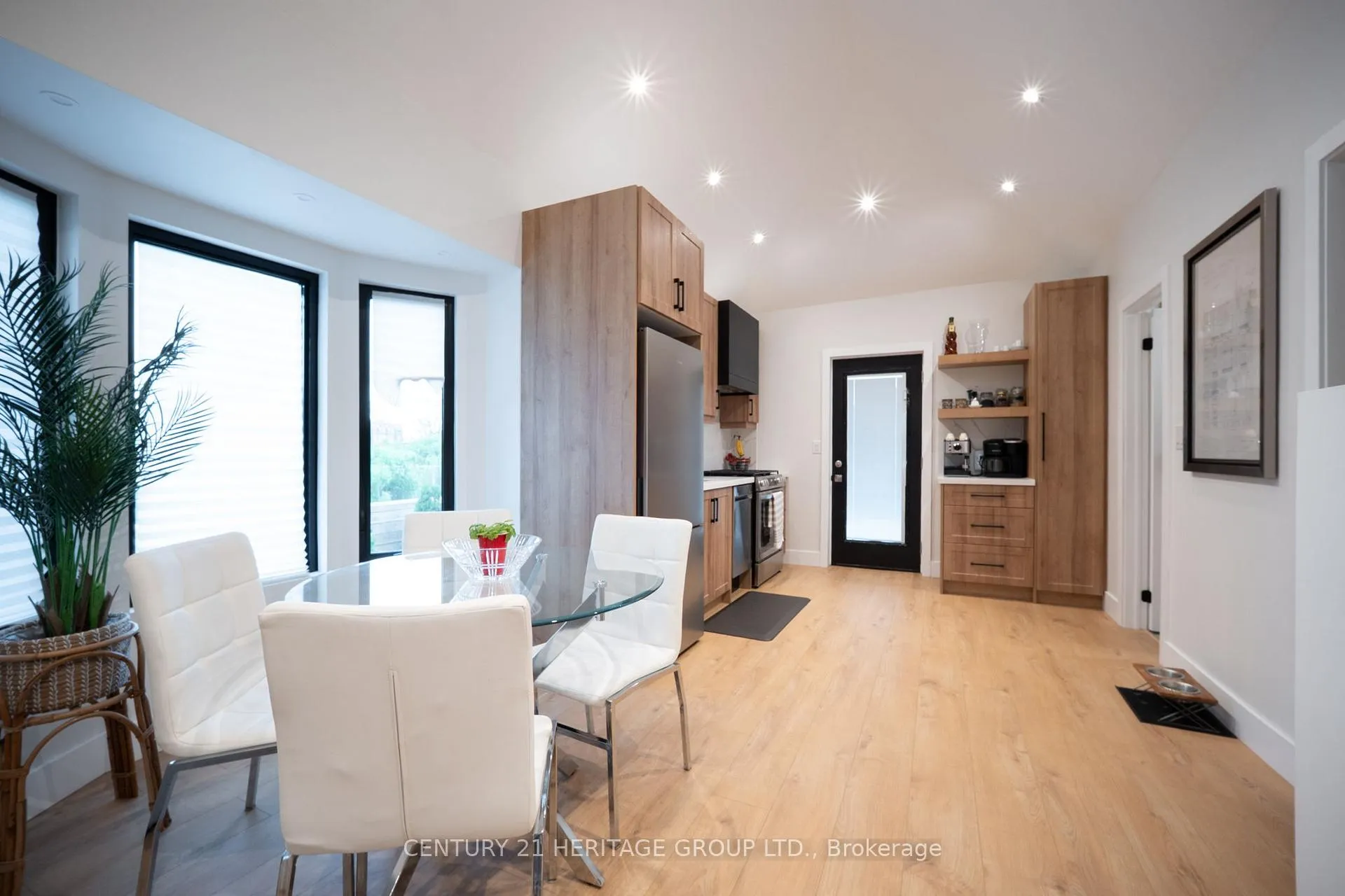 Photo 9 of 236 Macaulay Street E, Hamilton, North End — HOMEH