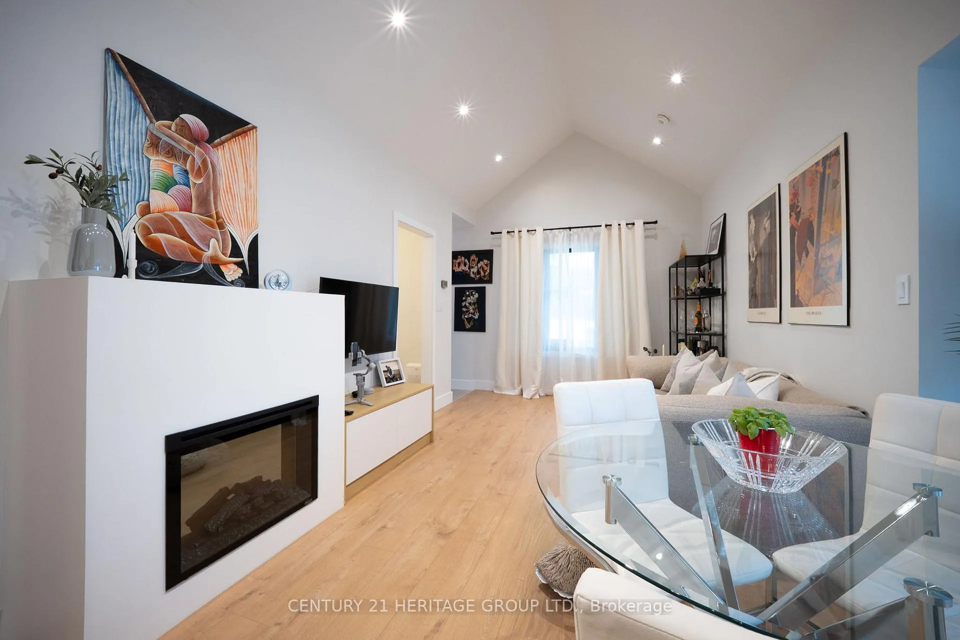 Photo 10 of 236 Macaulay Street E, Hamilton, North End — HOMEH