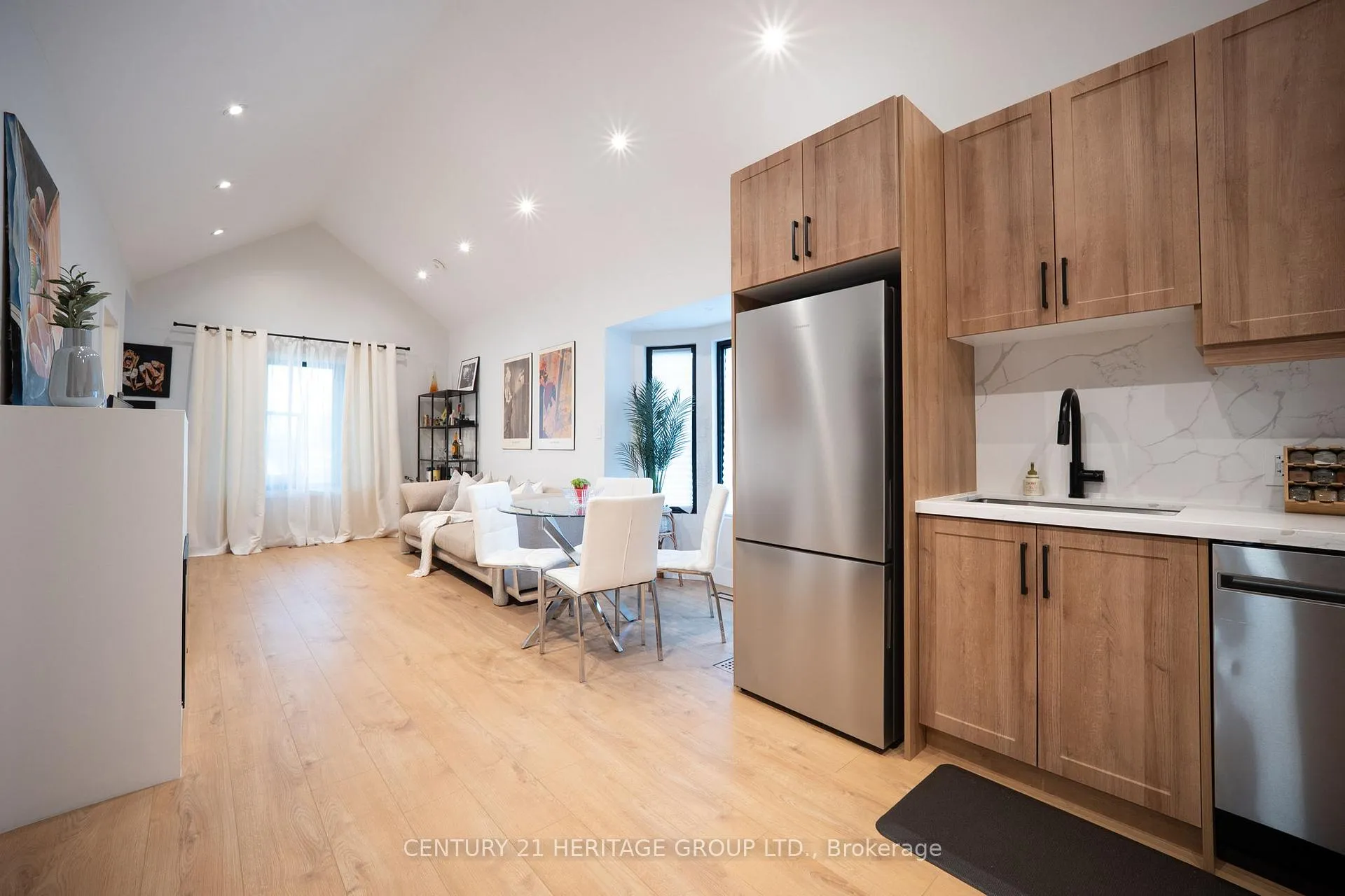 Photo 12 of 236 Macaulay Street E, Hamilton, North End — HOMEH