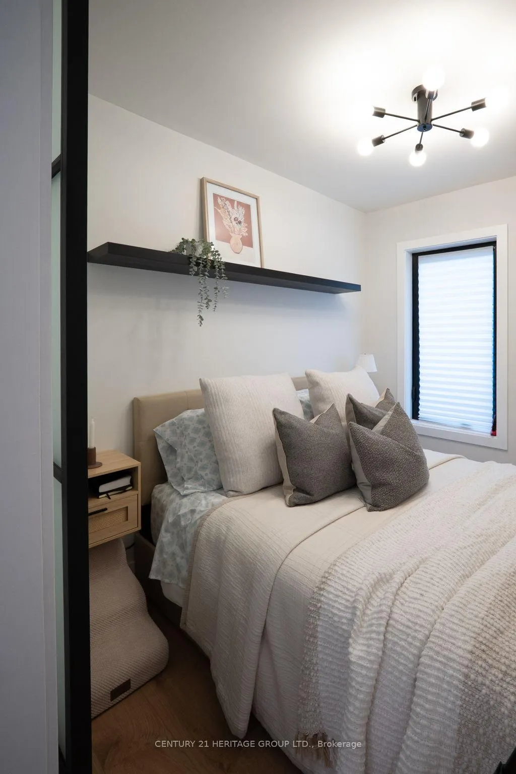 Photo 20 of 236 Macaulay Street E, Hamilton, North End — HOMEH