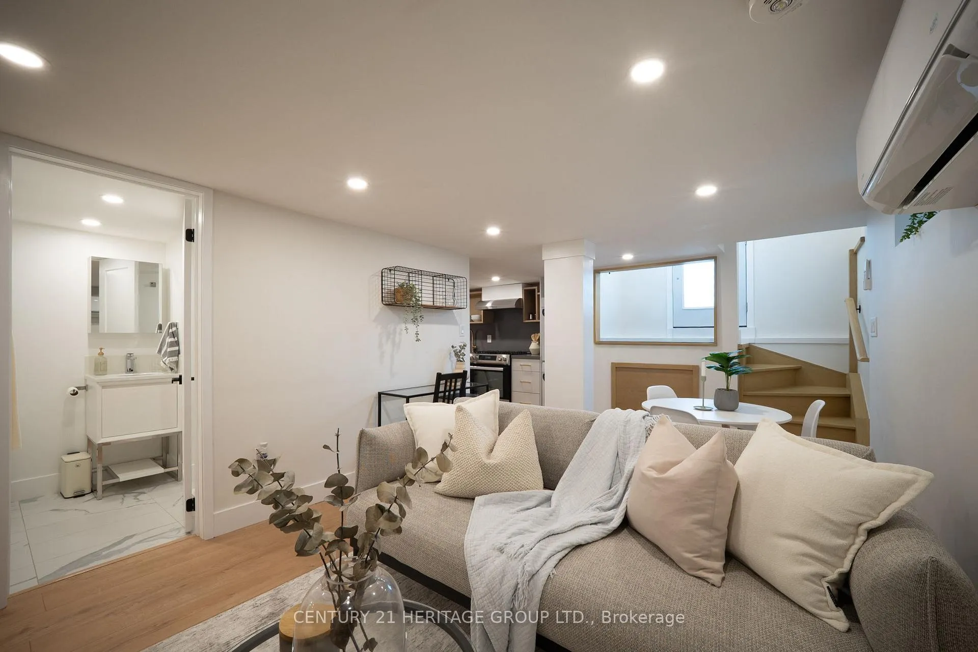 Photo 29 of 236 Macaulay Street E, Hamilton, North End — HOMEH