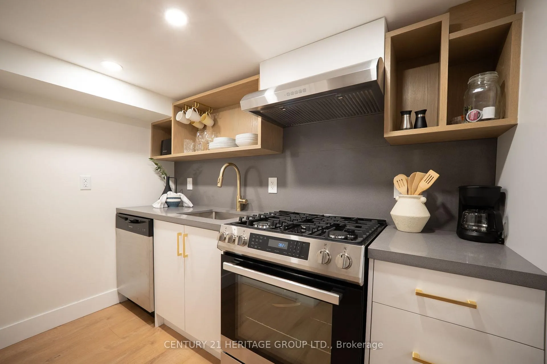 Photo 31 of 236 Macaulay Street E, Hamilton, North End — HOMEH