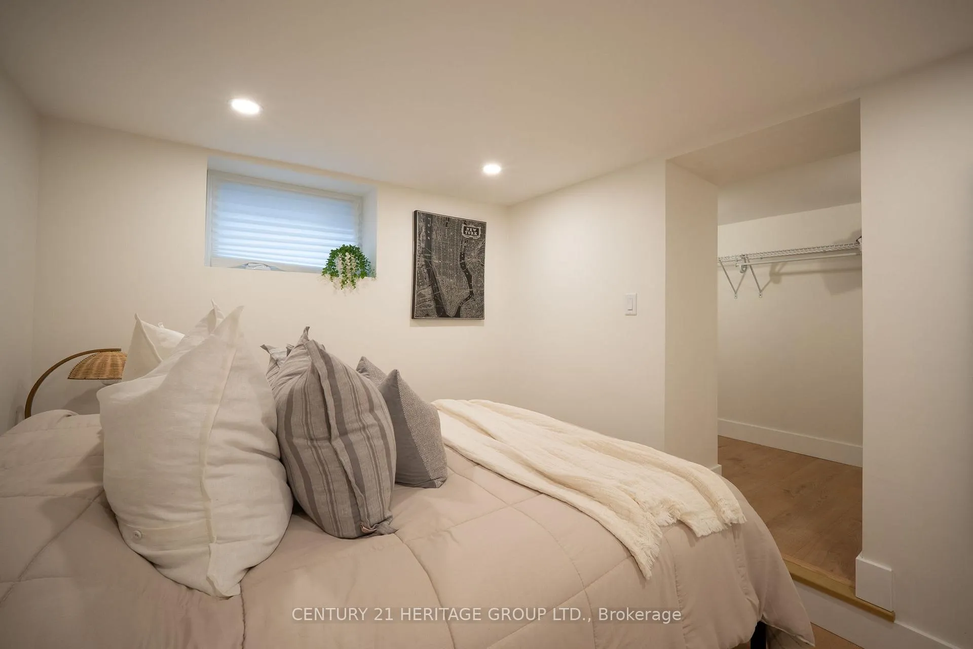 Photo 35 of 236 Macaulay Street E, Hamilton, North End — HOMEH