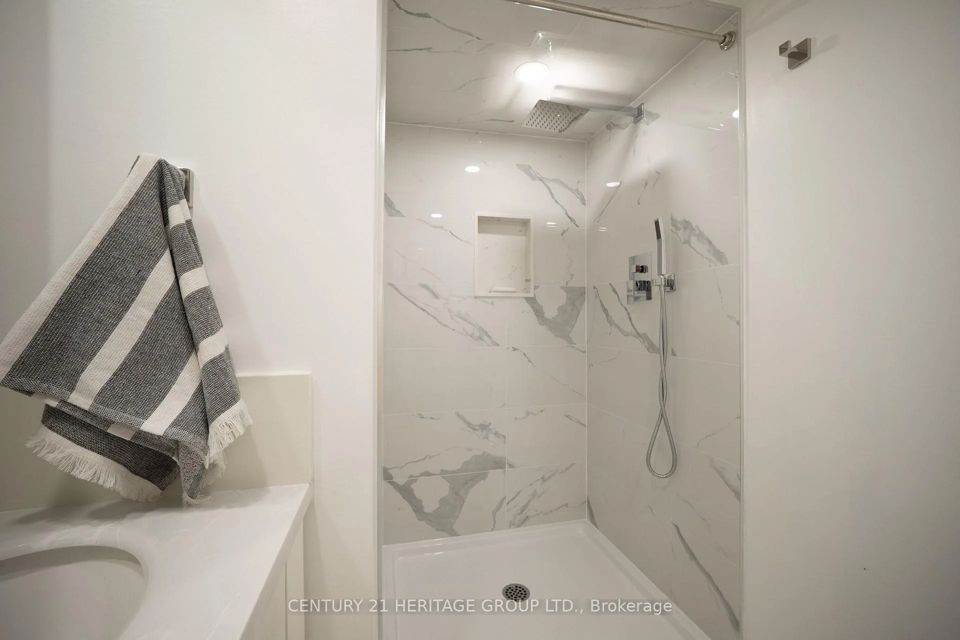 Photo 40 of 236 Macaulay Street E, Hamilton, North End — HOMEH
