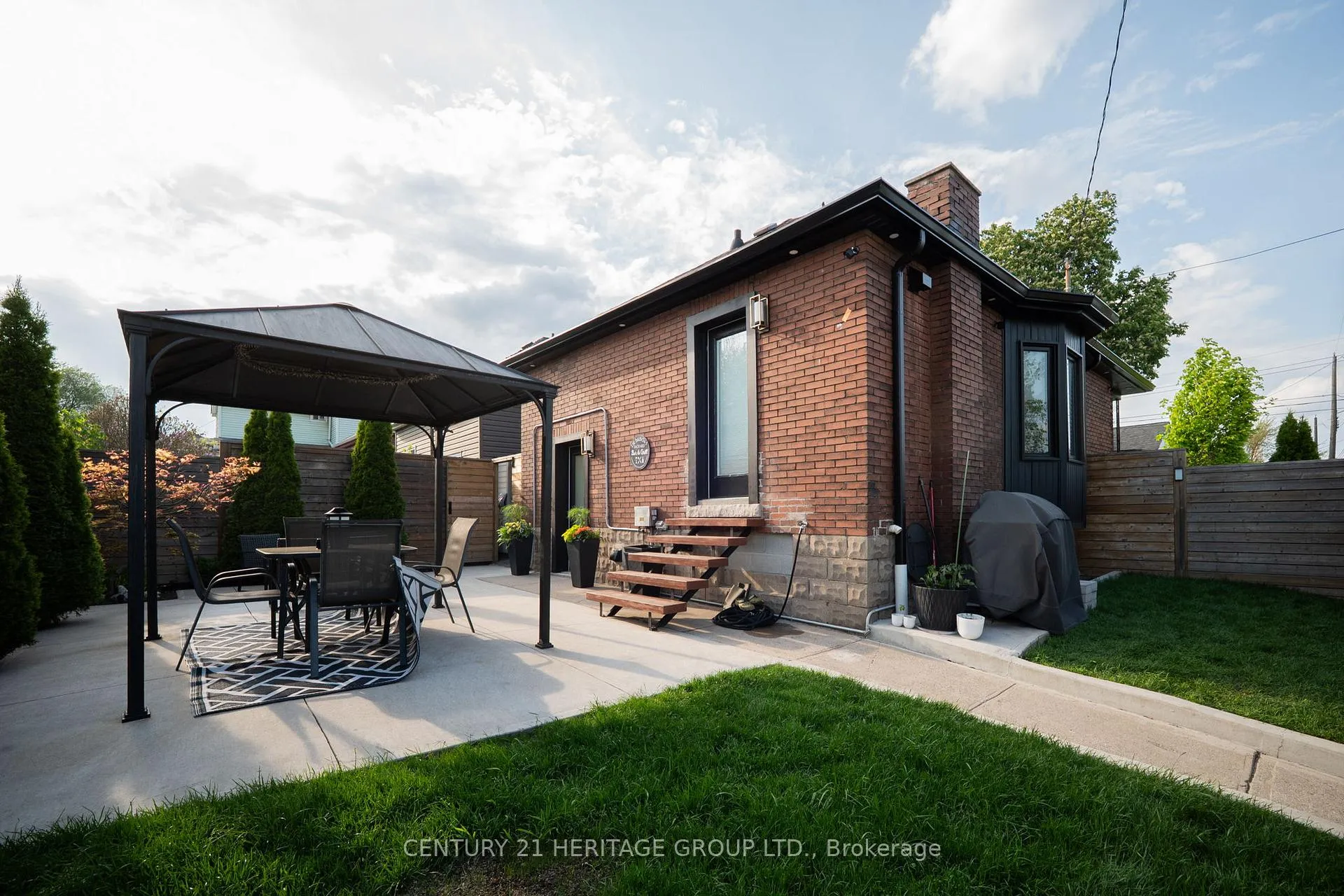 Photo 42 of 236 Macaulay Street E, Hamilton, North End — HOMEH